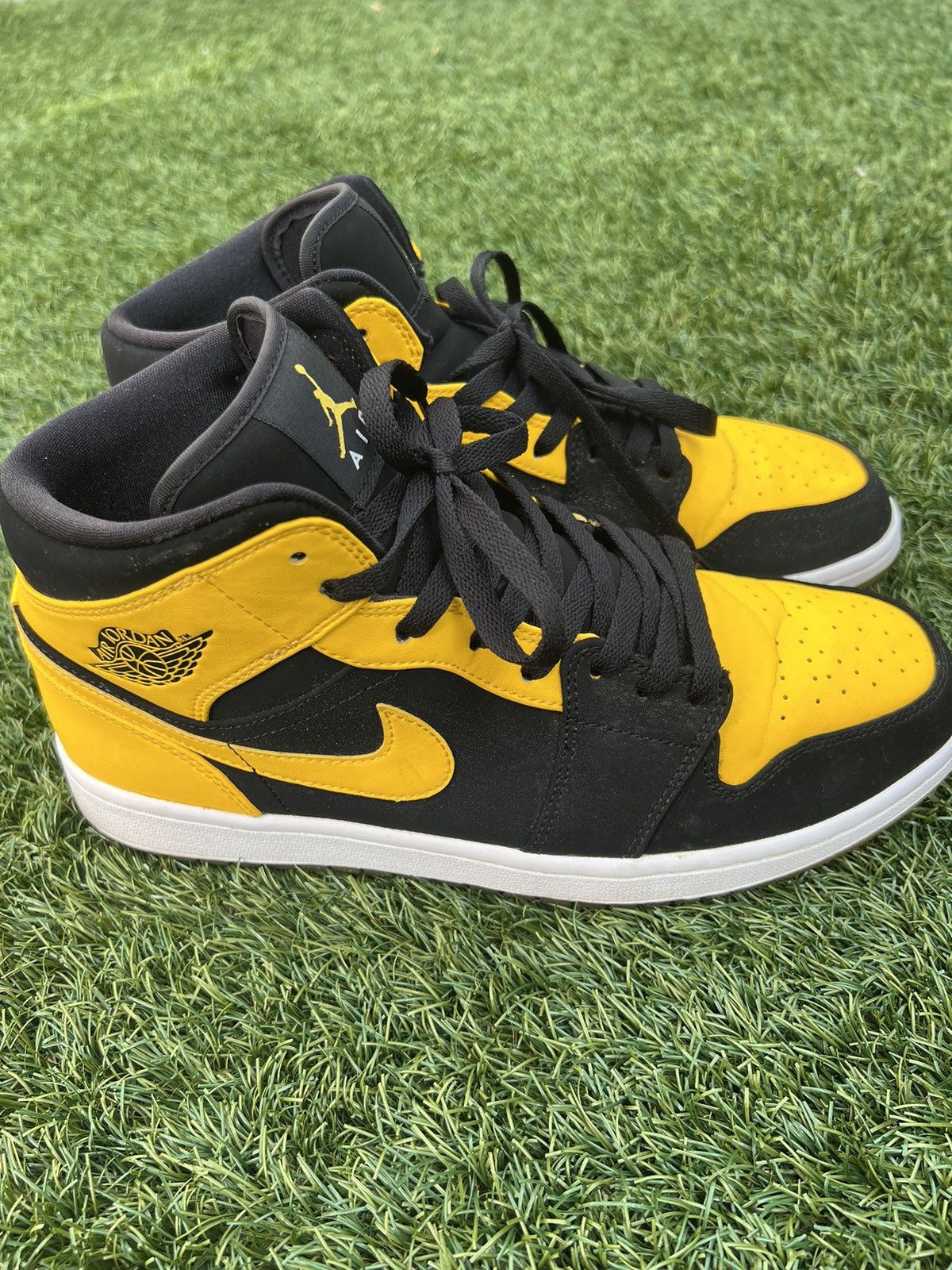 Jordan Brand Jordan 1 Mid “New Love” 2017 Size US 10.5 / EU 43-44 - 5 Thumbnail