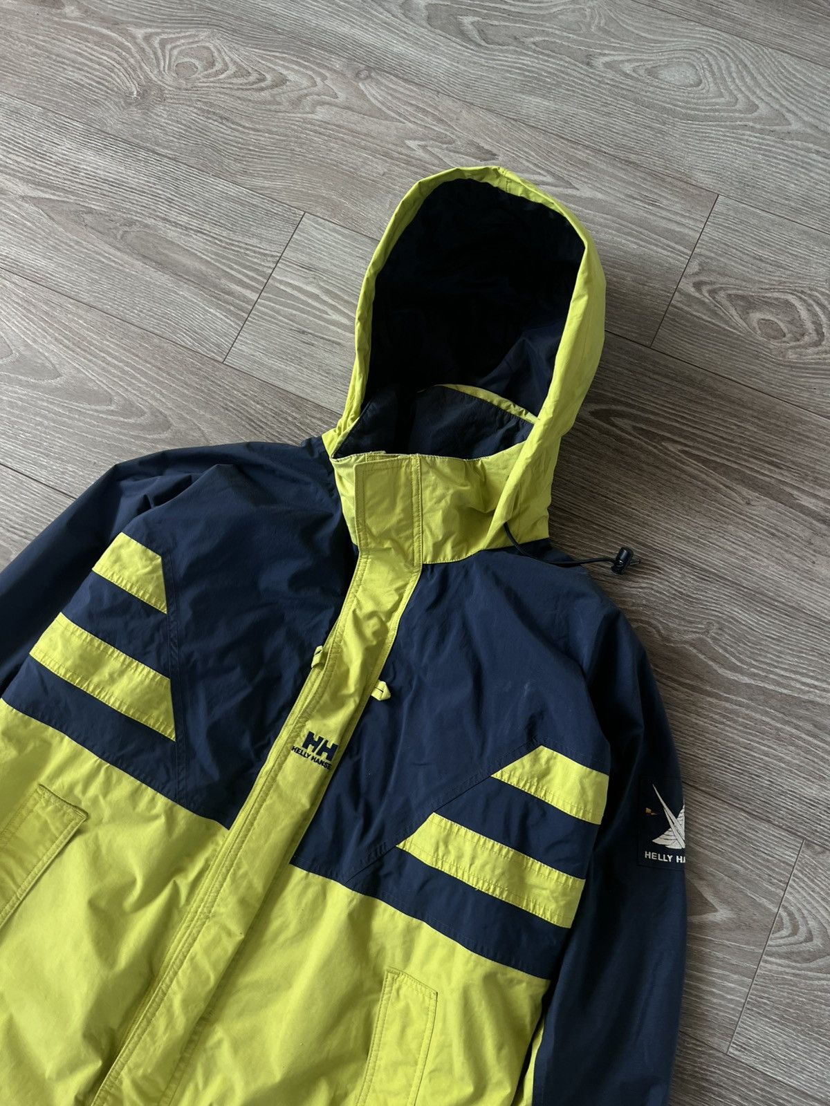 Helly Hansen × Vintage Vintage Helly Hansen Central Logo Yachting Patch Tech Jacket Size US M / EU 48-50 / 2 - 9 Thumbnail