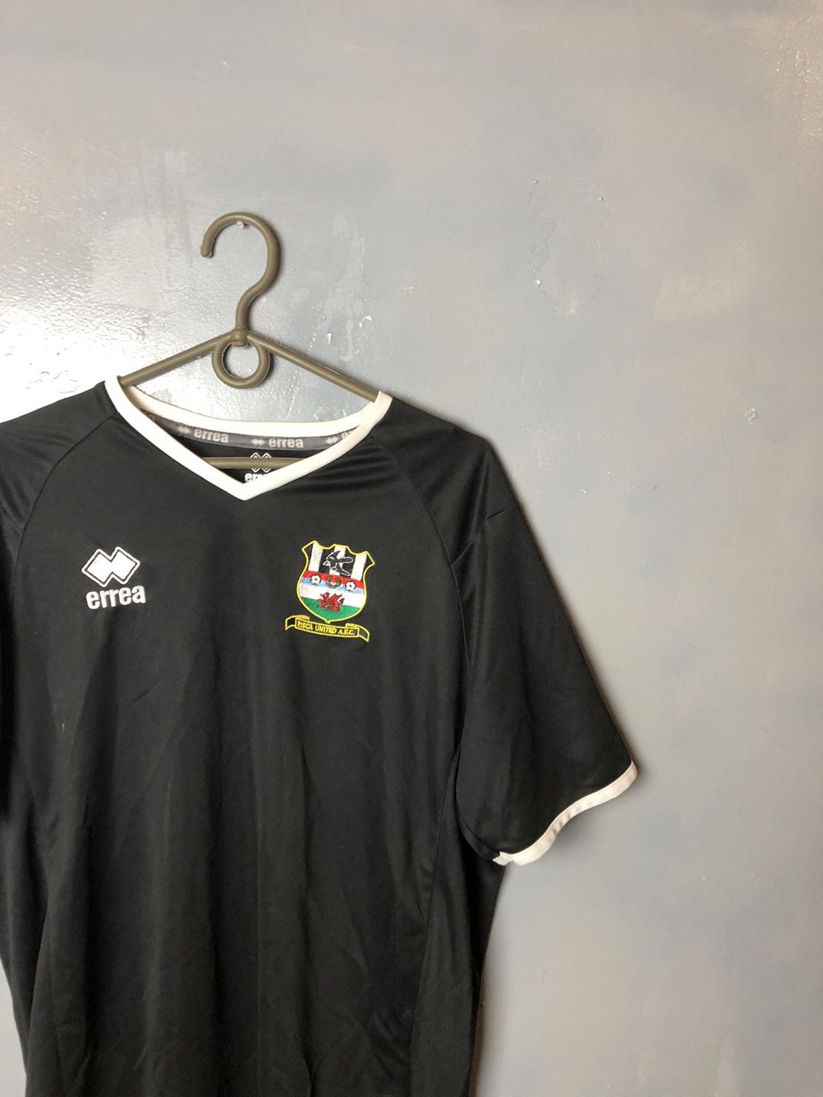 Errea Men’s soccer jersey errea soccer jersey size L Size US L / EU 52-54 / 3 - 2 Thumbnail