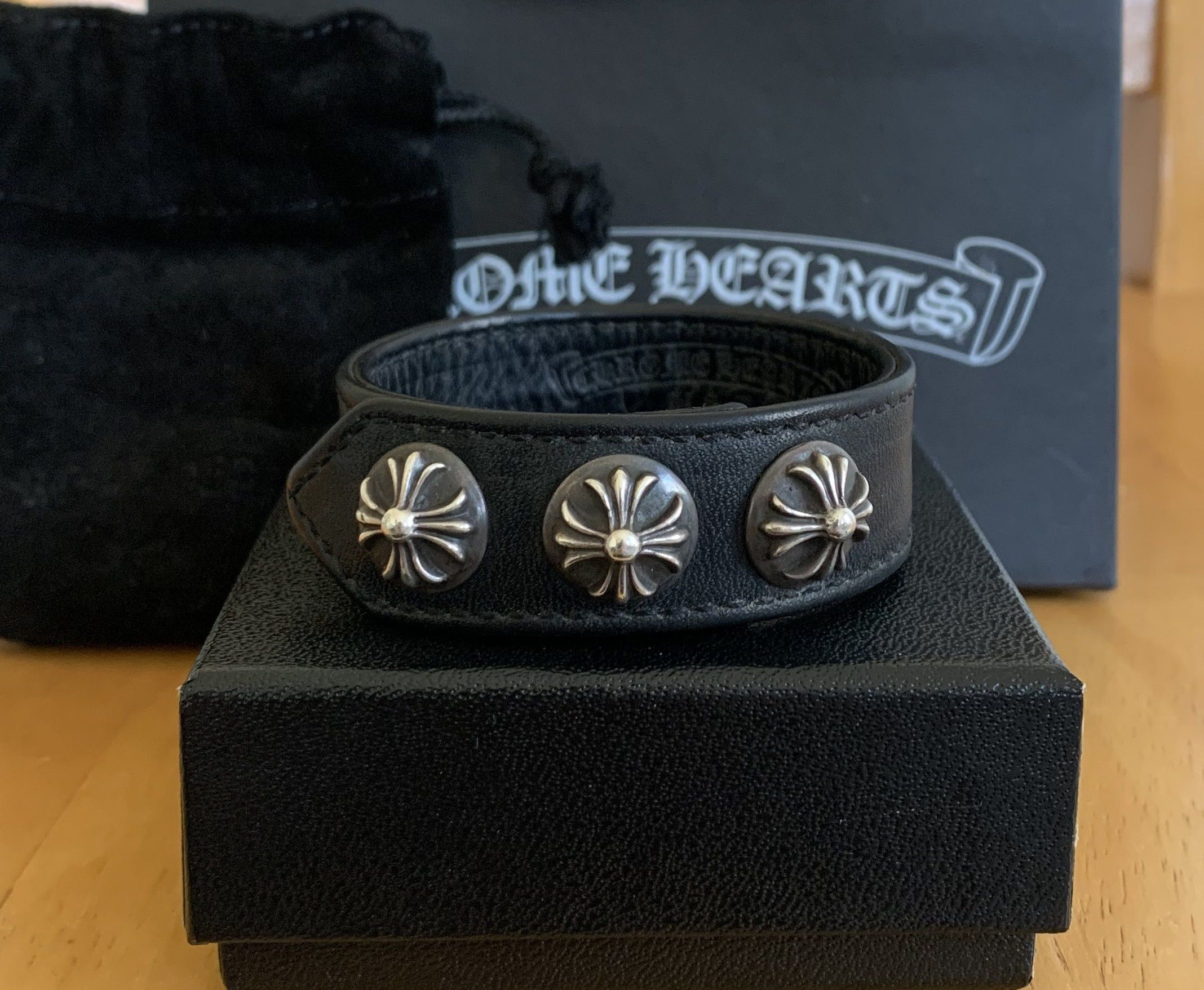 Chrome Hearts Leather Cuff Bracelet ギャラ付 Chrome Hearts Green Silver Cross Button Leather Bracelet
