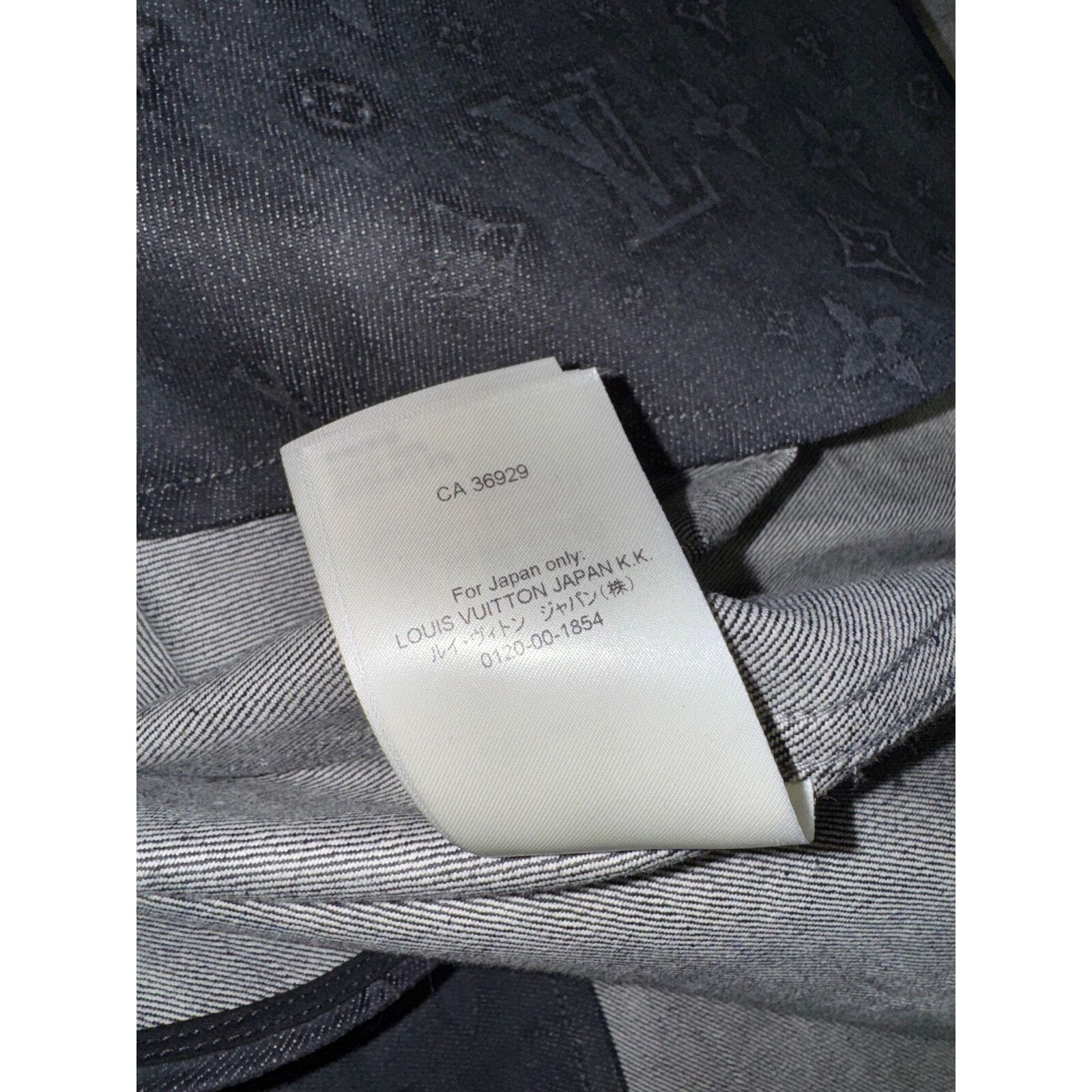 Louis Vuitton Louis Vuitton Black Embossed Monogram Logo Baseball Shirt Size US L / EU 52-54 / 3 - 24 Thumbnail