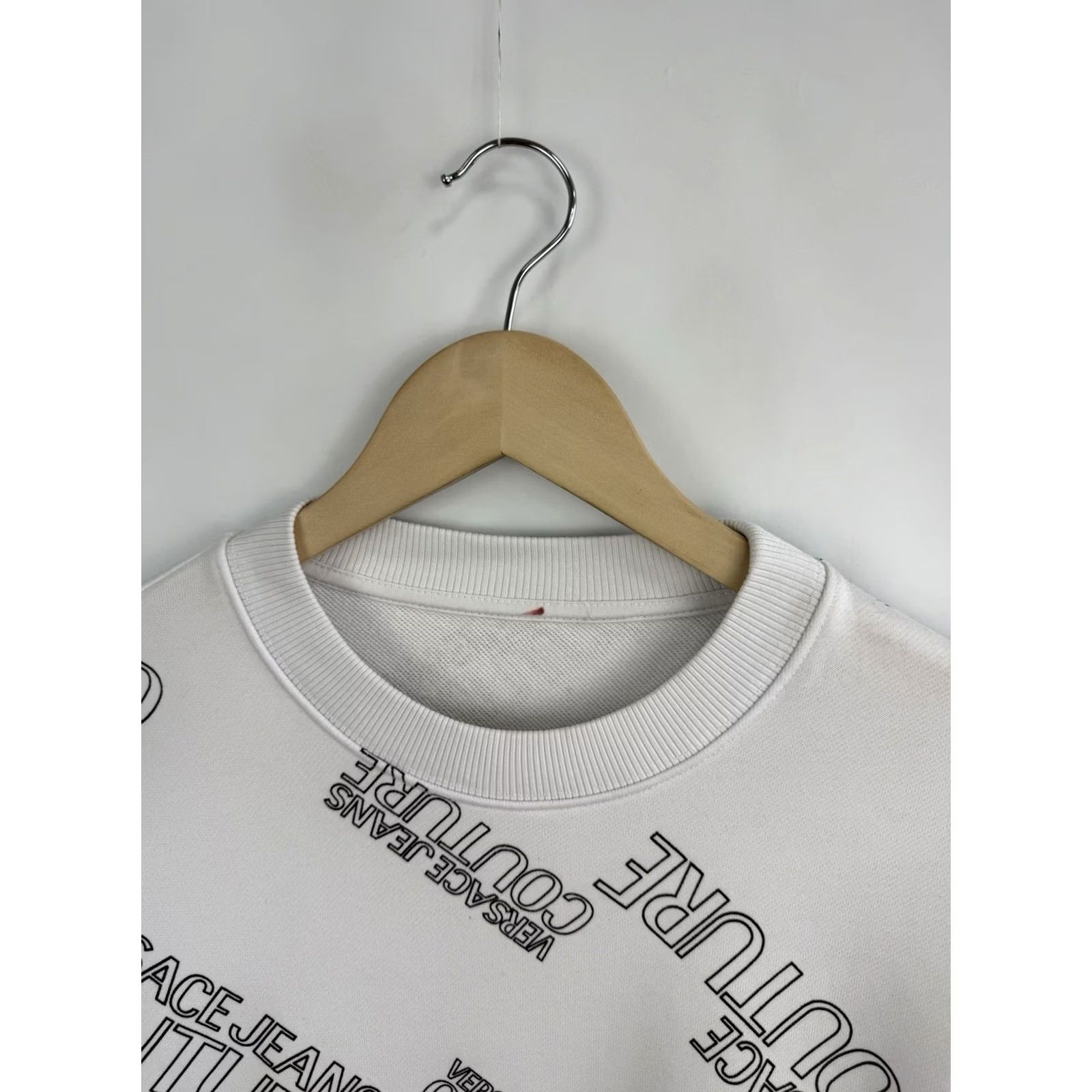 Versace Jeans Couture VINTAGE Versace Jeans Couture Sweatshirt Retro Hype Y2K XS White Mens Pullover XS/S Regular Size Size US XS / EU 42 / 0 - 5 Thumbnail