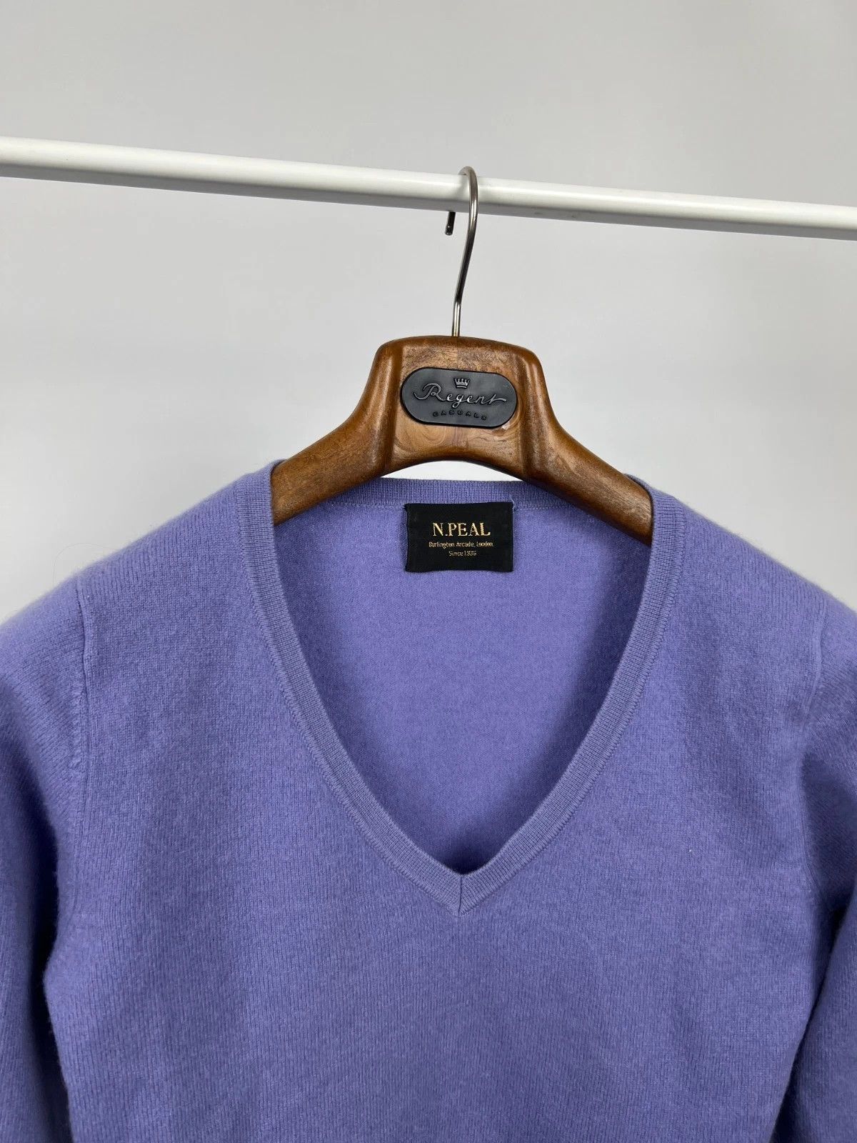 N.Peal N.Peal 100% Cashmere Sweater V-Neck Knit Luxury Soft Top Size M / US 6-8 / IT 42-44 - 2 Thumbnail