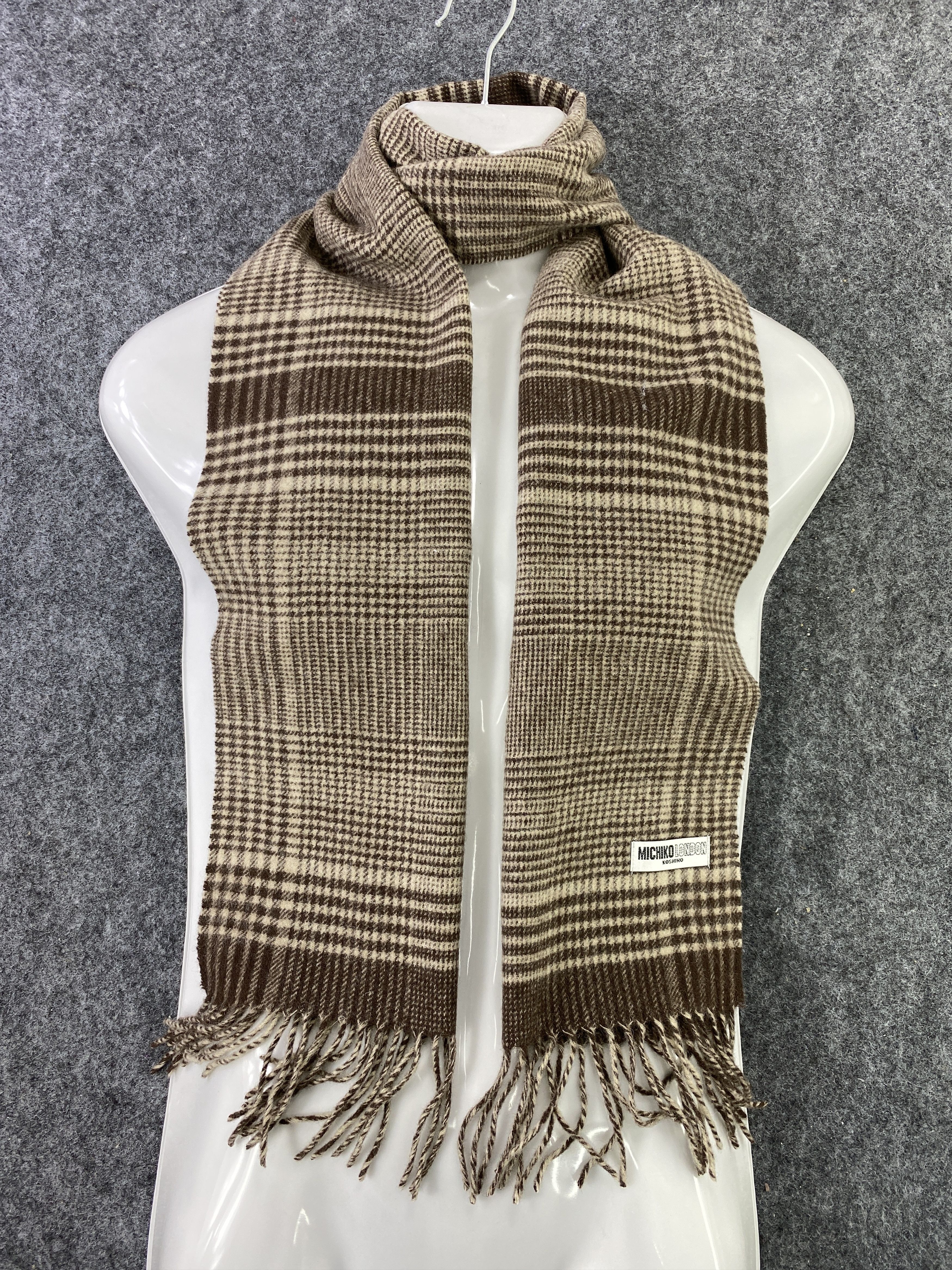 Michiko Koshino London Scarf / Muffler / Neckwear -T421