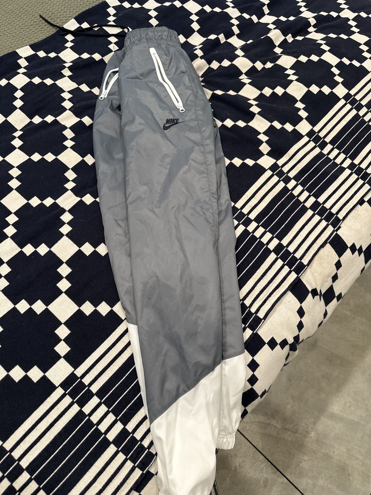 Nike Nike Windbreaker Pants – Size M – Worn Once Size US 32 / EU 48 - 2 Thumbnail
