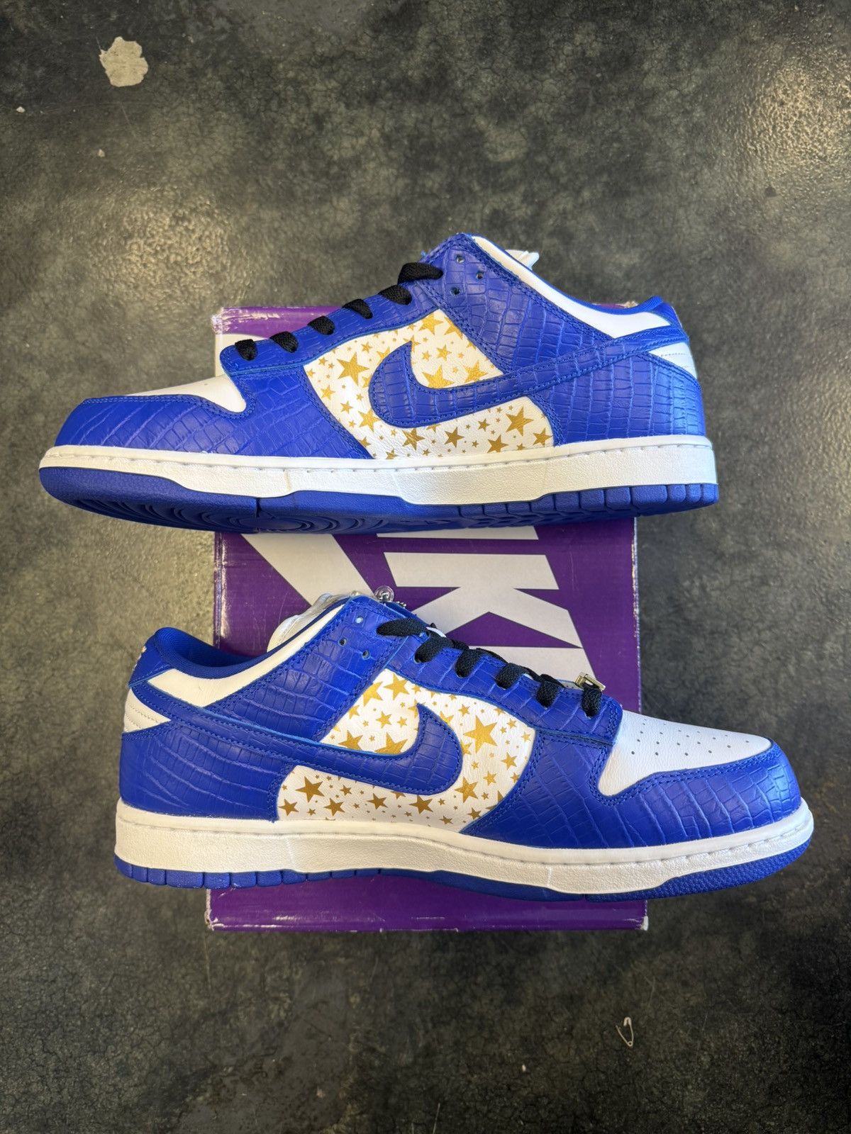Nike × Supreme Dunk Low SB Supreme Stars Royal Size US 12 / EU 45 - 2 Thumbnail