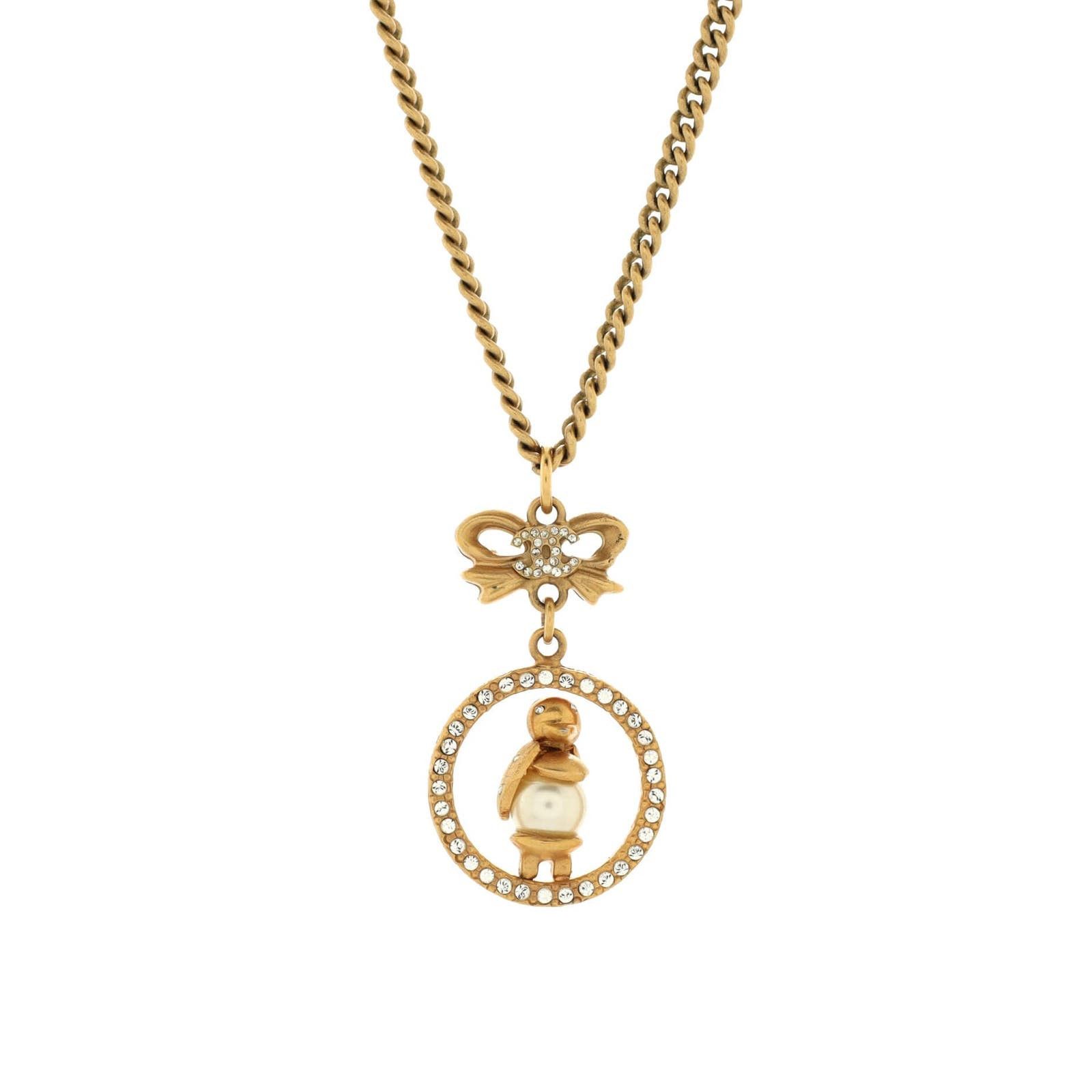 CC Bow Animal in Round Drop Pendant Necklace Metal
