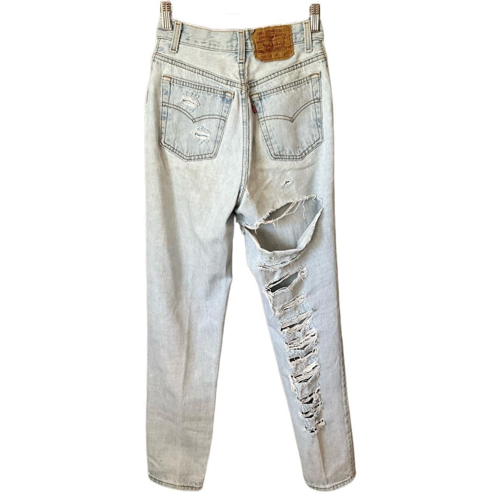 Levi's Vintage 90s grunge thrashed 501 light wash jeans Size 26" / US 2 / IT 38 - 2 Thumbnail