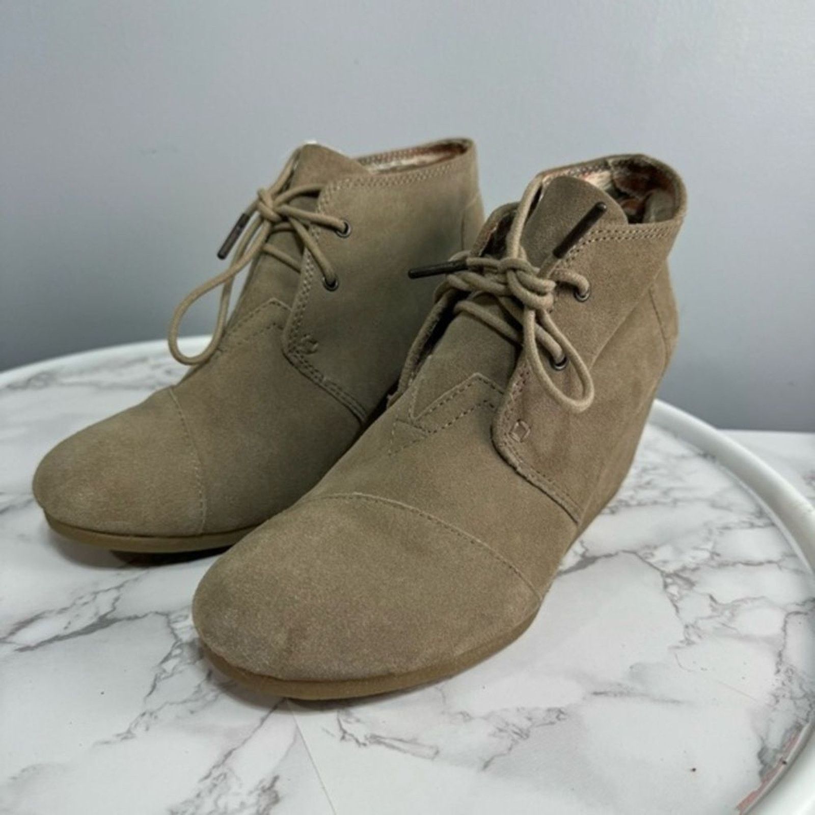 Toms Toms Women’s Wedge Boots sz 8.5 Suede Lace Up # Box H773 Size US 8.5 / IT 38.5 - 2 Thumbnail