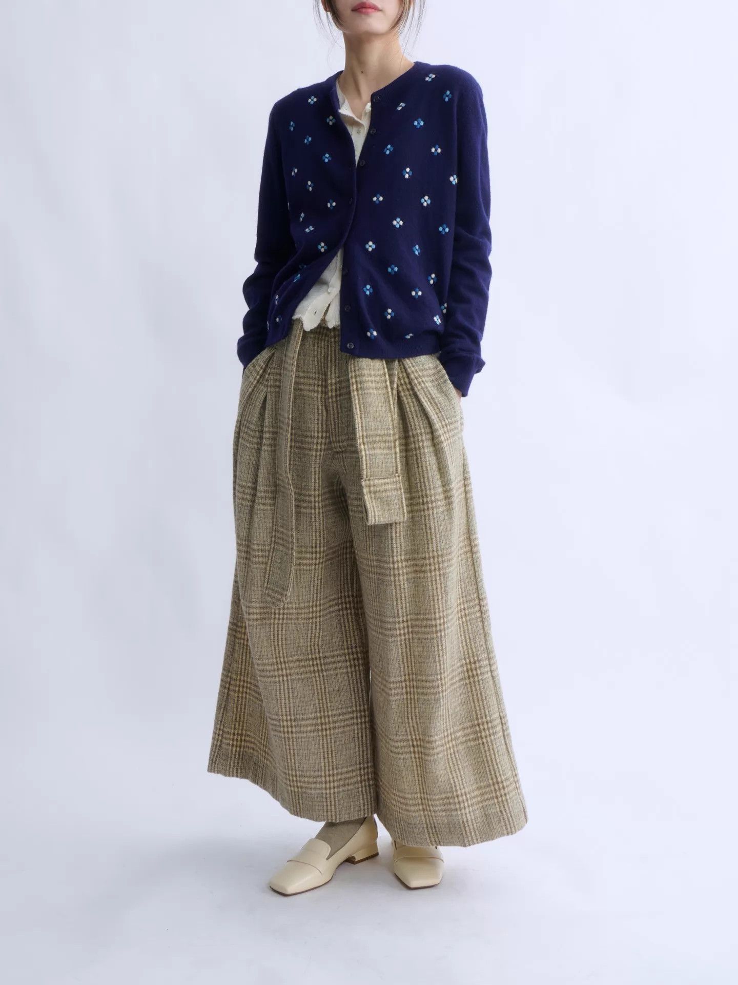 Ballantyne Vintage Ballantyne Navy Floral Cashmere Cardigan Size ONE SIZE - 2 Thumbnail