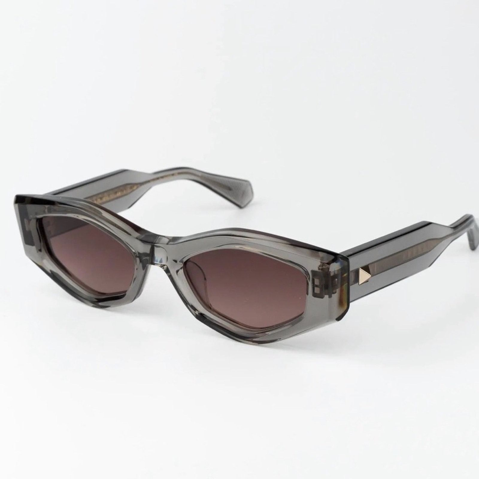 Valentino New! Valentino V TRE VLS 101C, Stylish Gray Sunglasses Size ONE SIZE - 1 Thumbnail