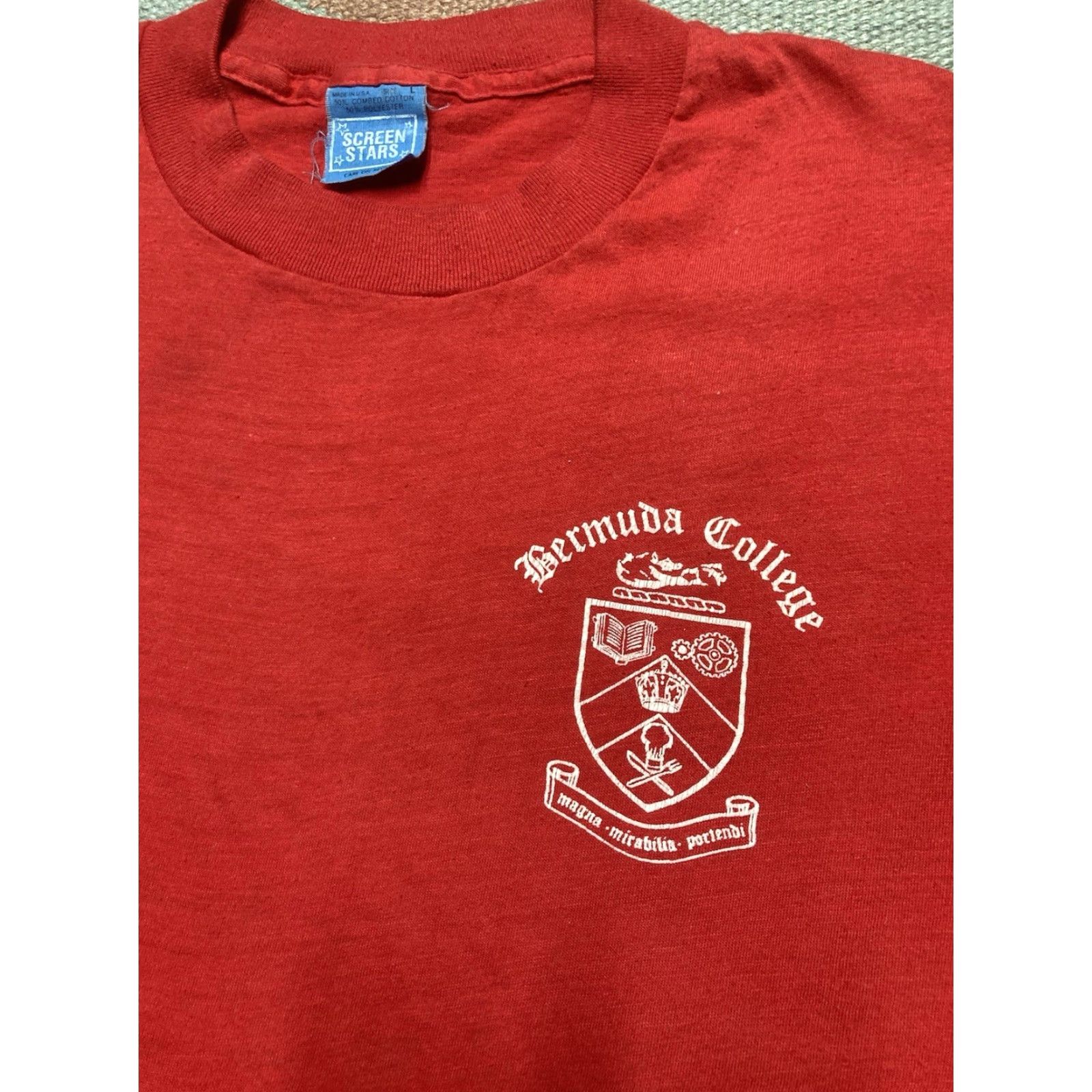 Vintage VINTAGE Crest T-Shirt Bermuda College Crest Stars Screen Large Red Mens L Size US L / EU 52-54 / 3 - 2 Thumbnail