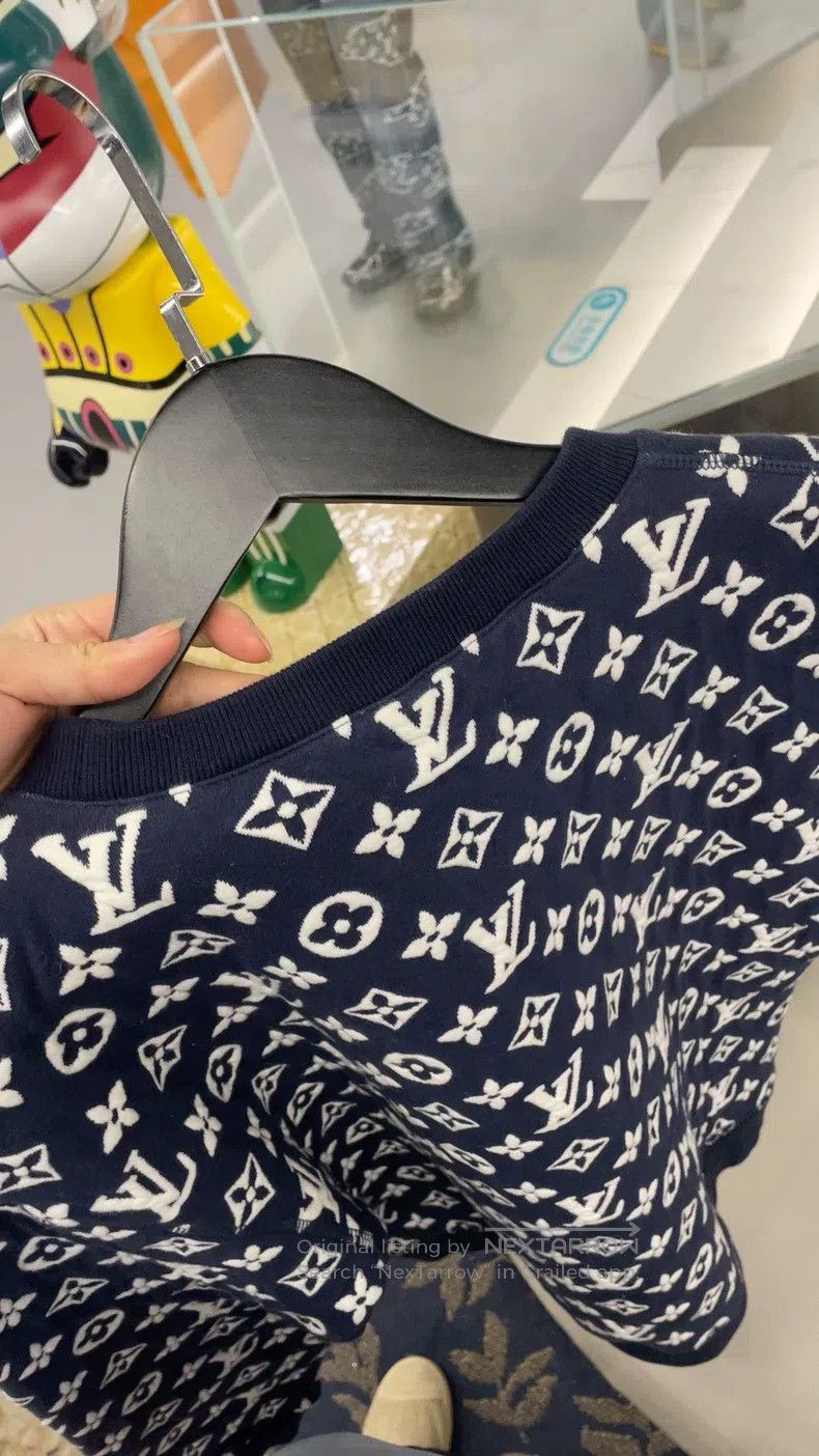 Louis Vuitton Louis Vuitton Navy Blue Full Print Embossed Sweatshirt Size US XS / EU 42 / 0 - 4 Thumbnail