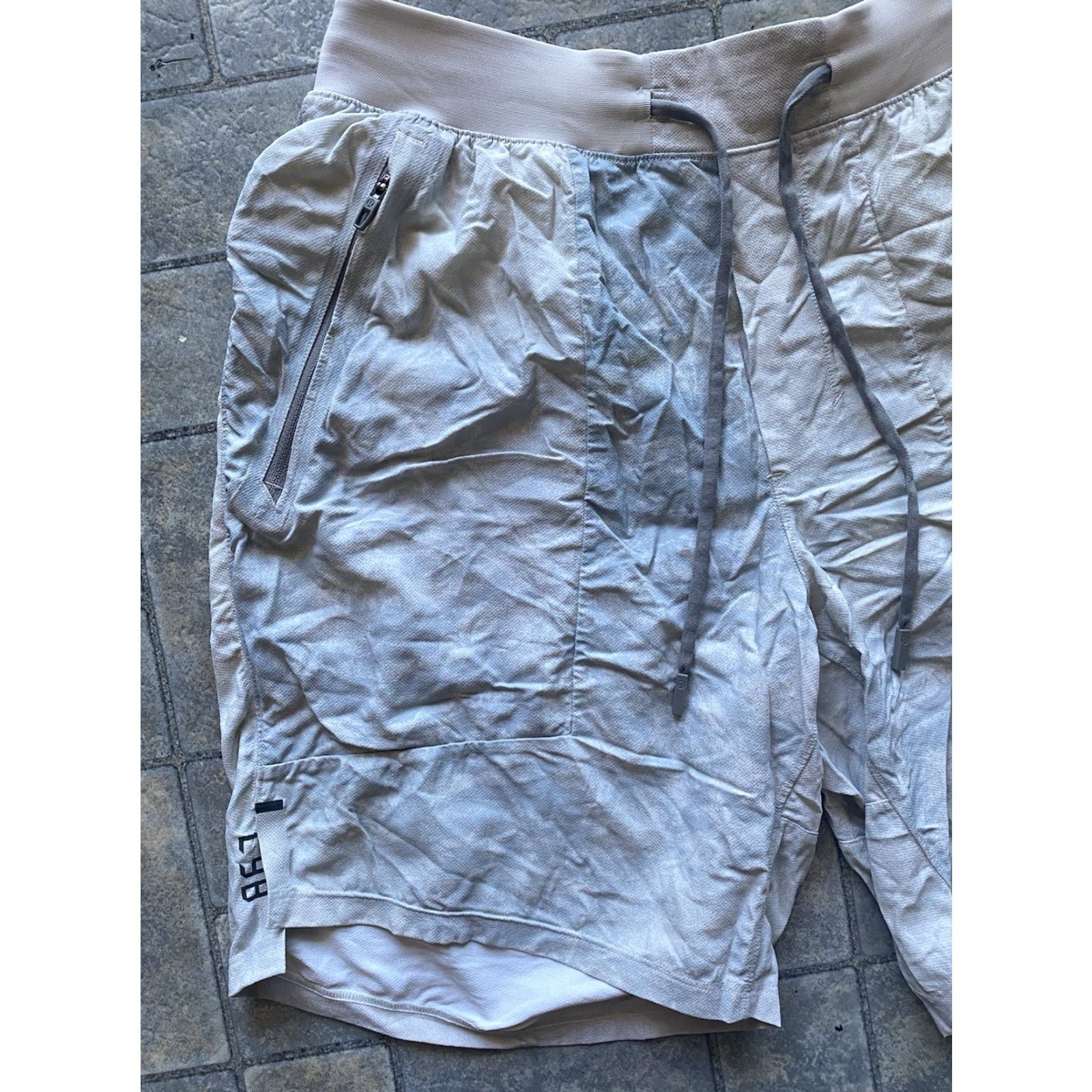 Lululemon Lululemon Shorts License To Train LTT L98 Women’s Size S Multicolor Activewear Shorts Womens S Size 28" / US 6 / IT 42 - 2 Thumbnail