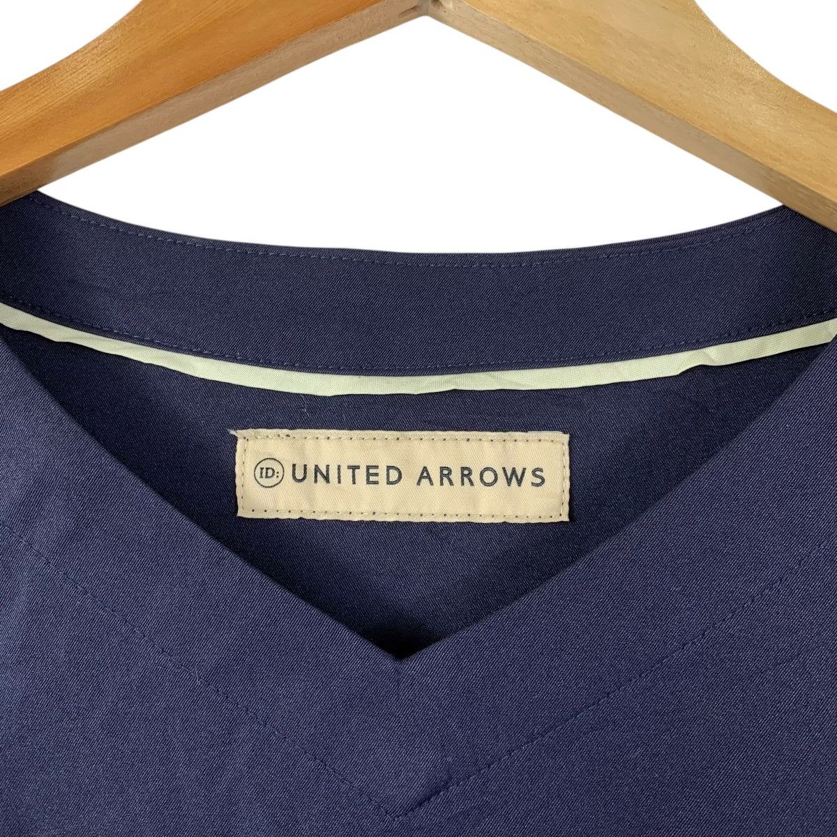 United Arrows United Arrows & Sons Navy V-Neck Utility Scrub Shirt Size US XL / EU 56 / 4 - 3 Thumbnail