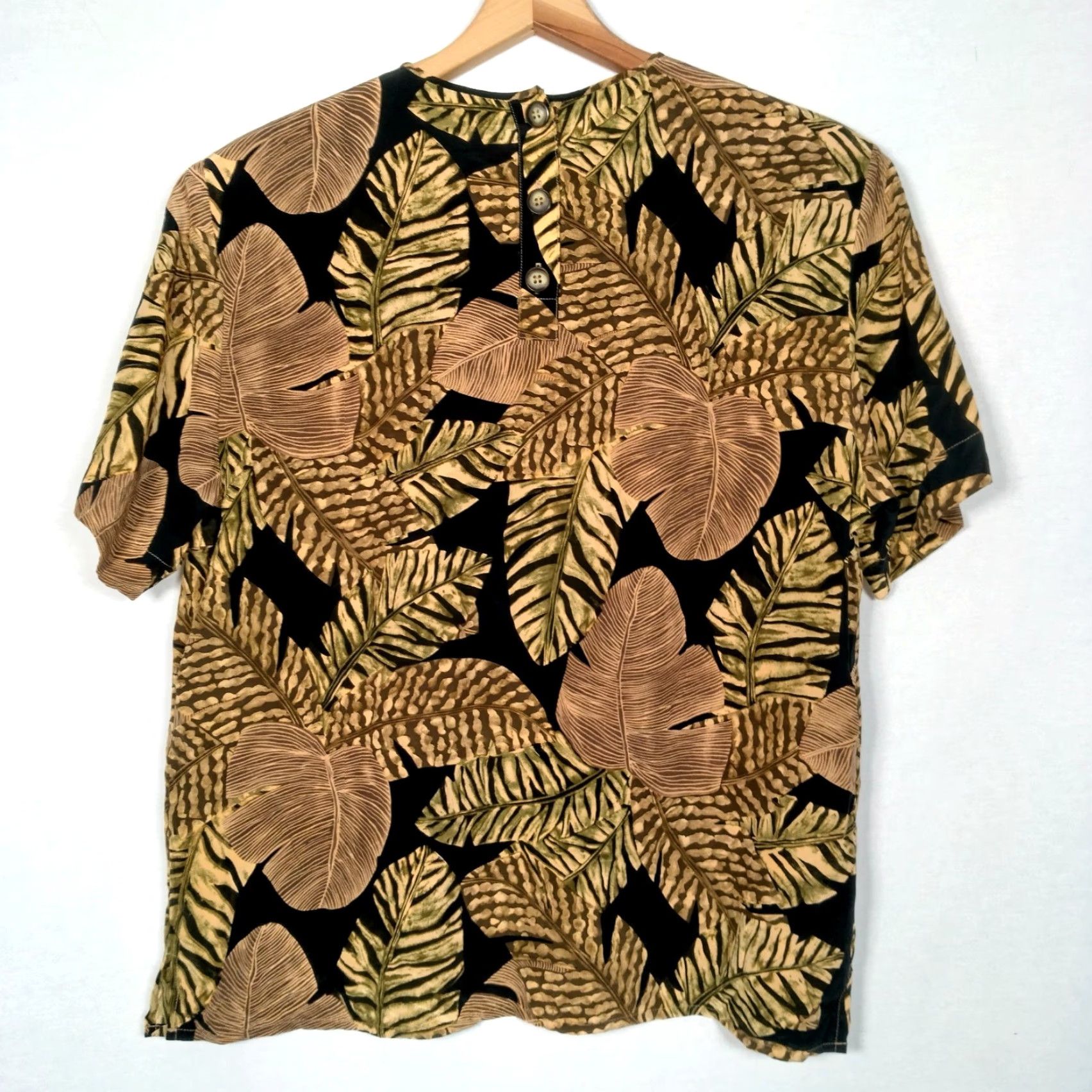 Liz Claiborne VINTAGE Liz Claiborne Blouse Women's Small Silk Short Sleeve Black Palms 90s Beachy Nature Size M / US 6-8 / IT 42-44 - 2 Thumbnail