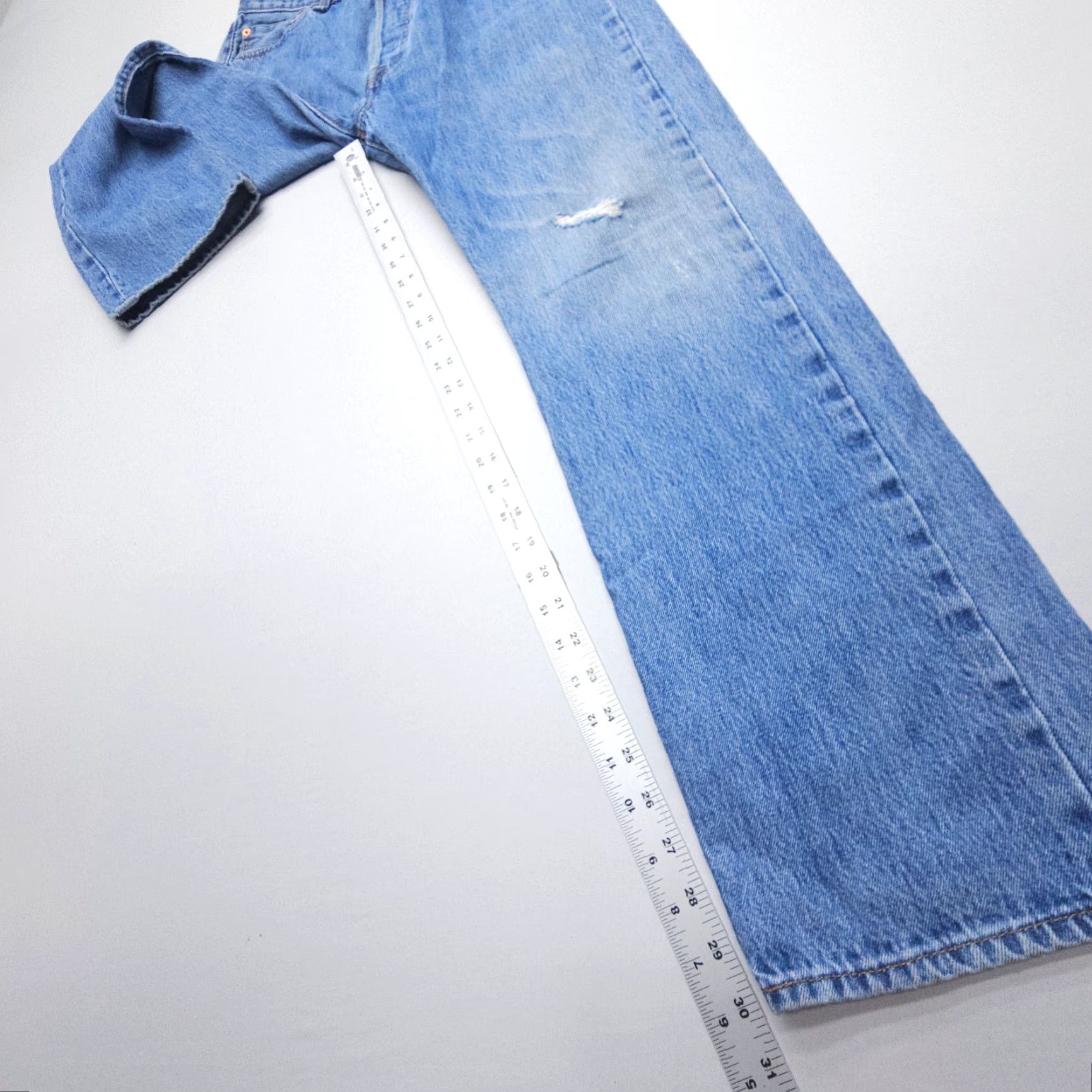 Levi's VINTAGE Levi's 501 Jeans Mens 34 x 32 Distressed Button Fly Regular 5-Pocket Denim Blue Factory? Size US 34 / EU 50 - 6 Thumbnail