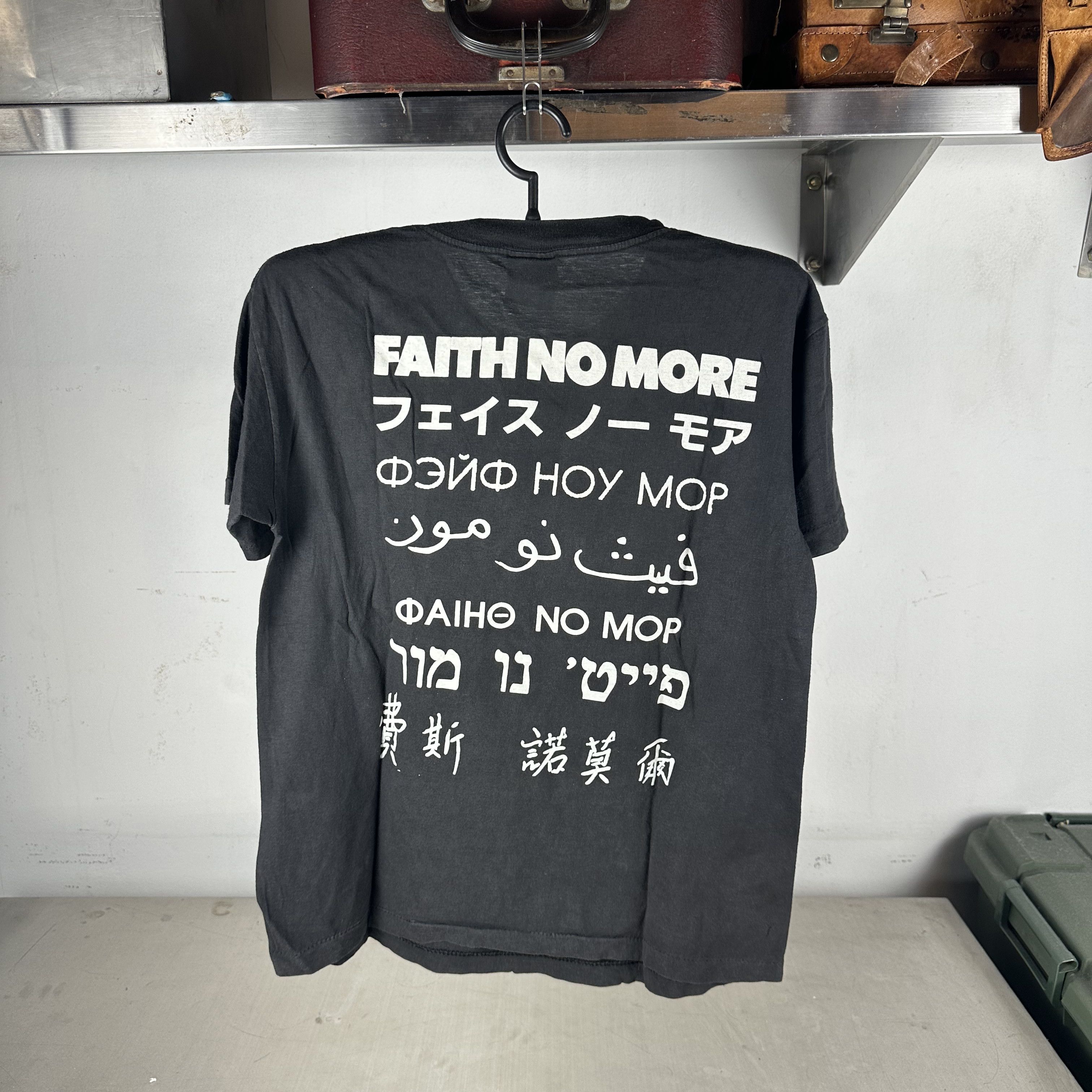 Vintage ​​1992 Faith No More Rock Band Tour Concert T-shirt Size US M / EU 48-50 / 2 - 3 Thumbnail