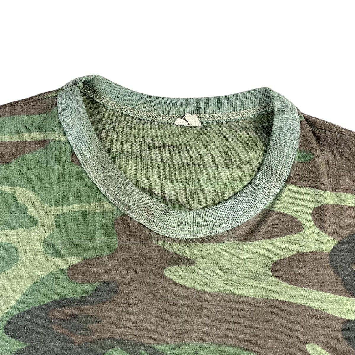 Vintage VINTAGE 70'S CAMO POCKET T-SHIRT Size US L / EU 52-54 / 3 - 4 Thumbnail