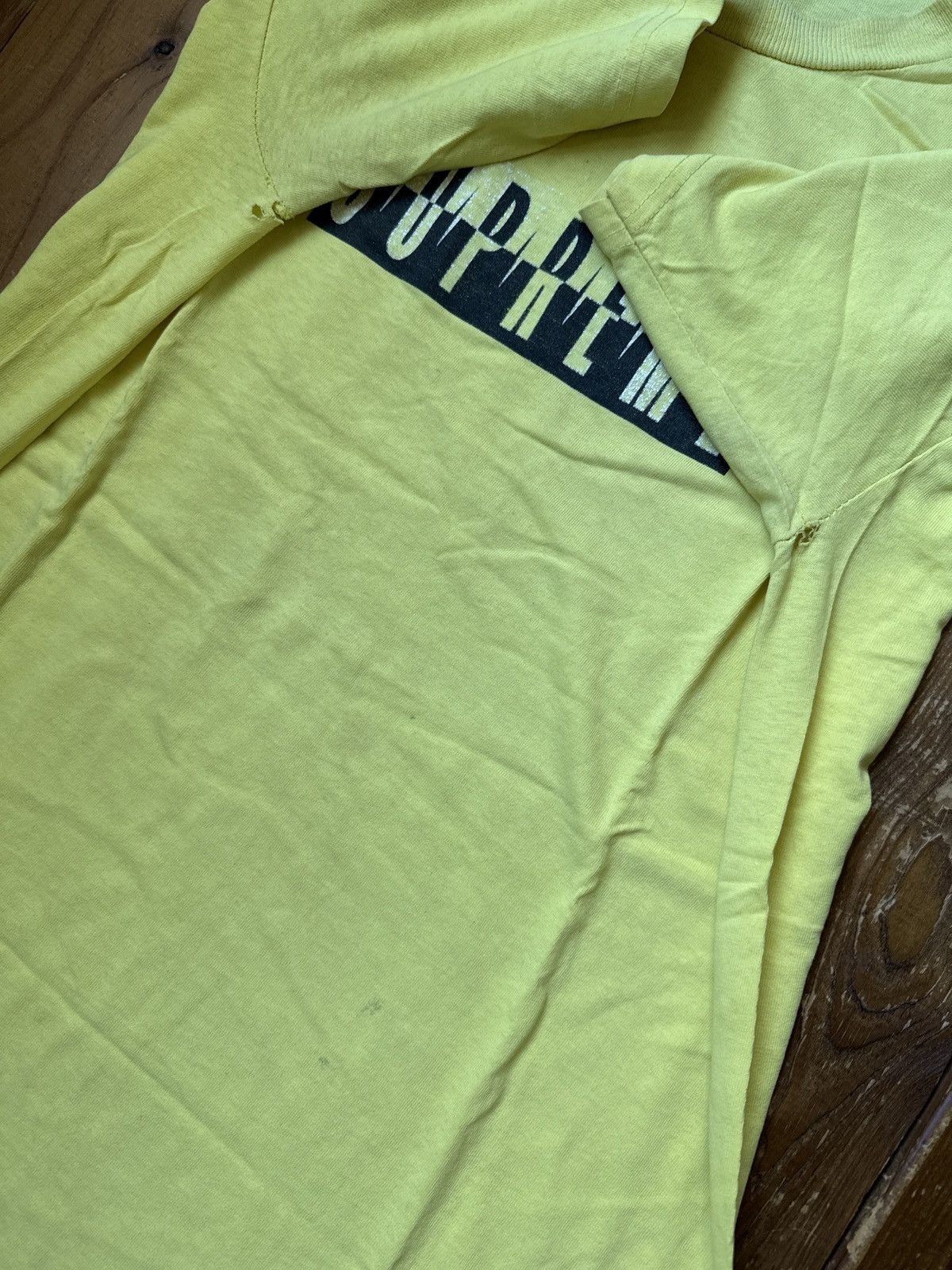 Supreme Supreme 2008 Predator Yellow Box Logo Tee Shirt Size US L / EU 52-54 / 3 - 3 Thumbnail