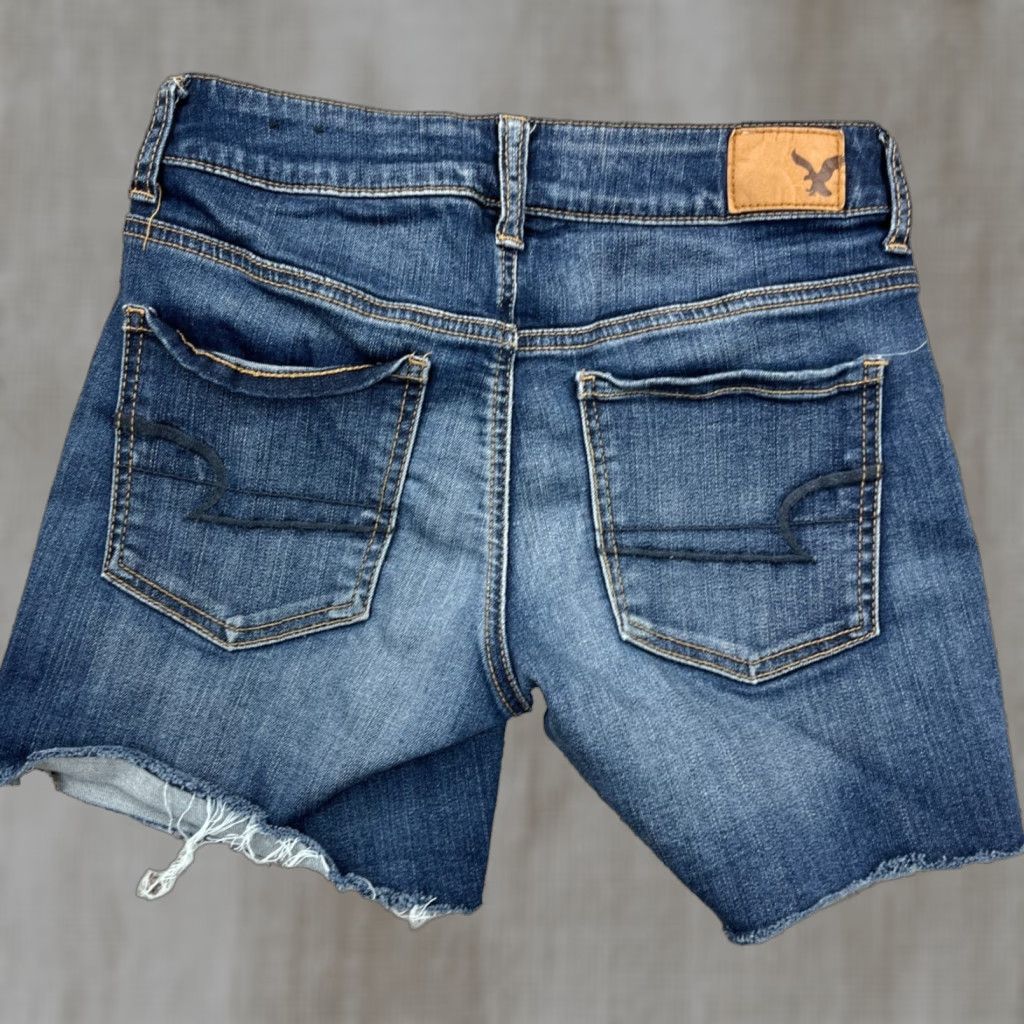 American Eagle Outfitters VINTAGE American Eagle Outfitters Shorts Women 2 Midi Cut Off Dark Wash Frayed AEO F21 Size 26" / US 2 / IT 38 - 1 Thumbnail
