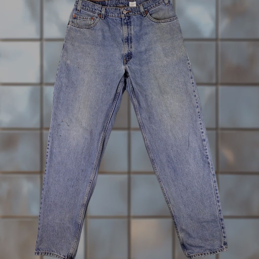 Levi's VINTAGE Levi's 550 Jeans Mens 36x34 Blue Loose Fit Light Wash 90s Size US 36 / EU 52 - 1 Thumbnail