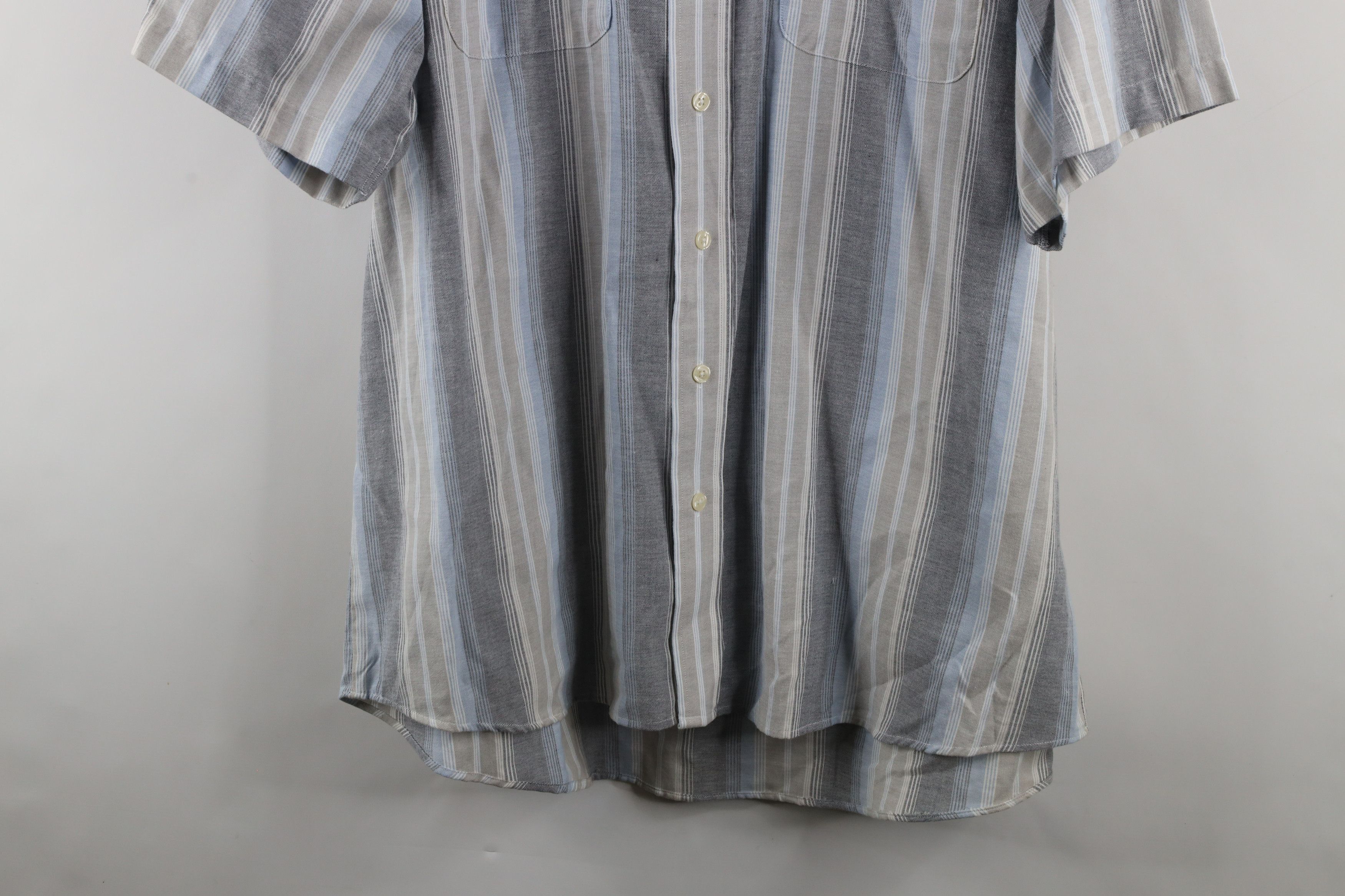 Vintage Vintage 90s Streetwear Block Short Sleeve Button Down Shirt Size US XL / EU 56 / 4 - 3 Thumbnail