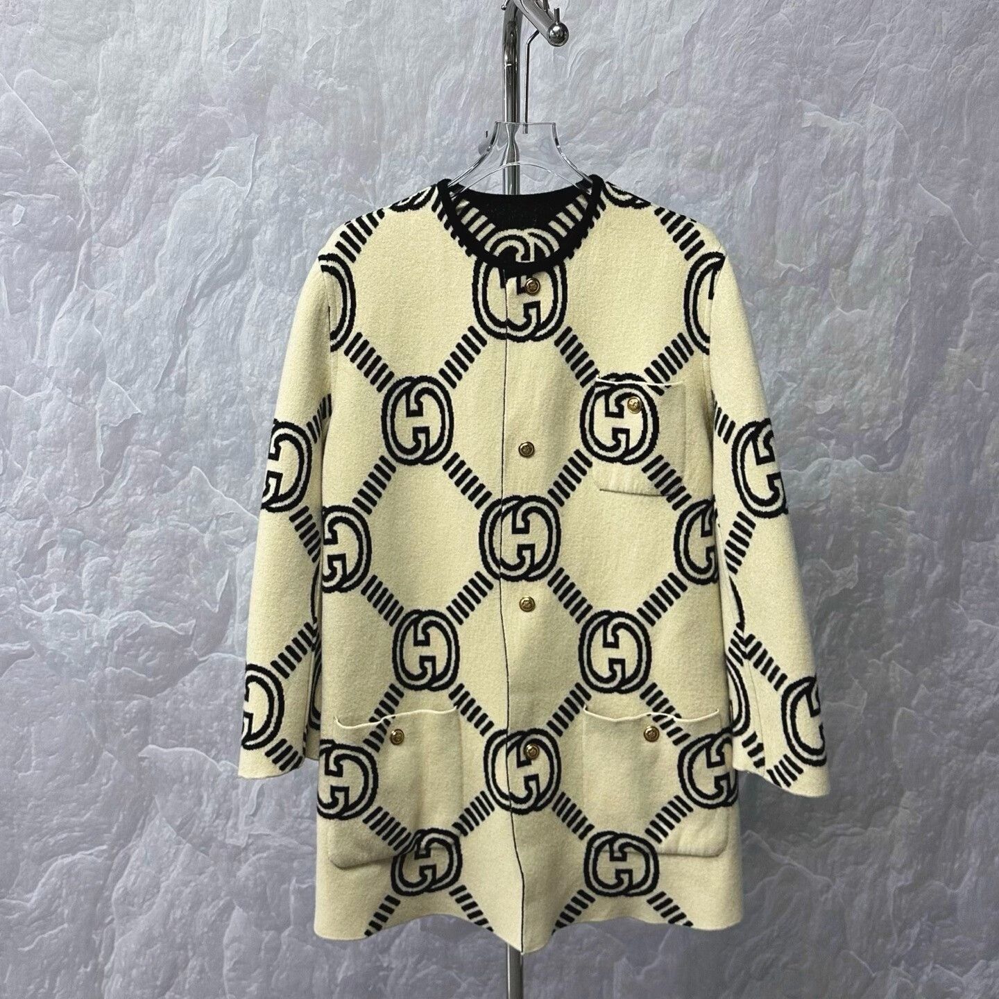Gucci gucci double g monogram reversible coat Size L / US 10 / IT 46 - 1 Thumbnail