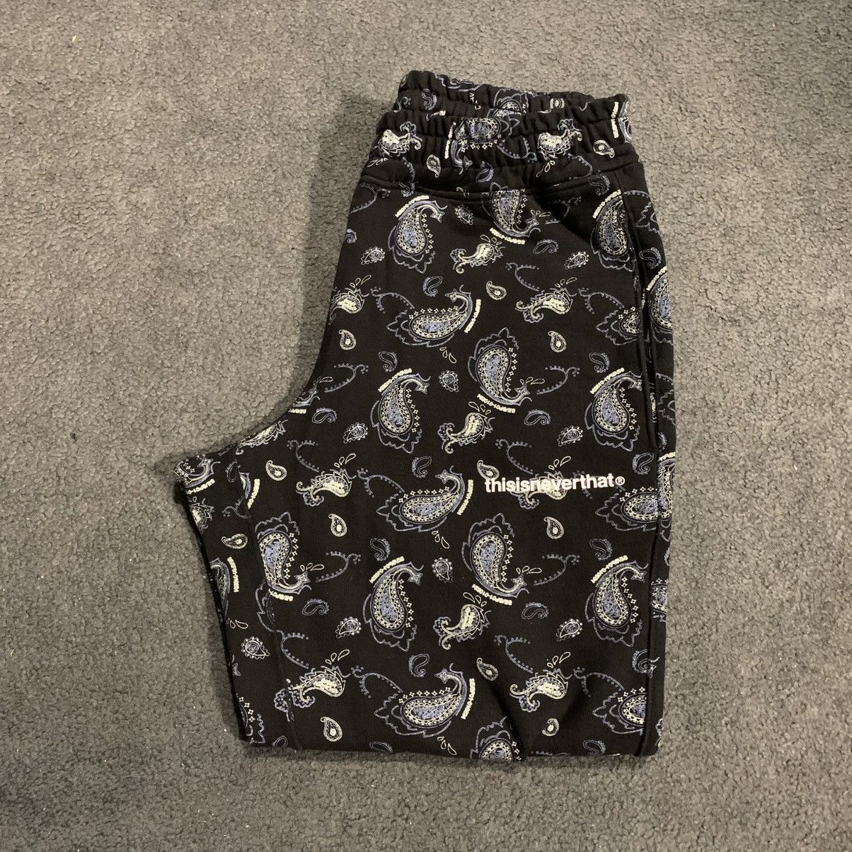 thisisneverthat THISISNEVERTHAT PAISLEY SWEATPANT SIZE SMALL Size US 30 / EU 46 - 1 Thumbnail