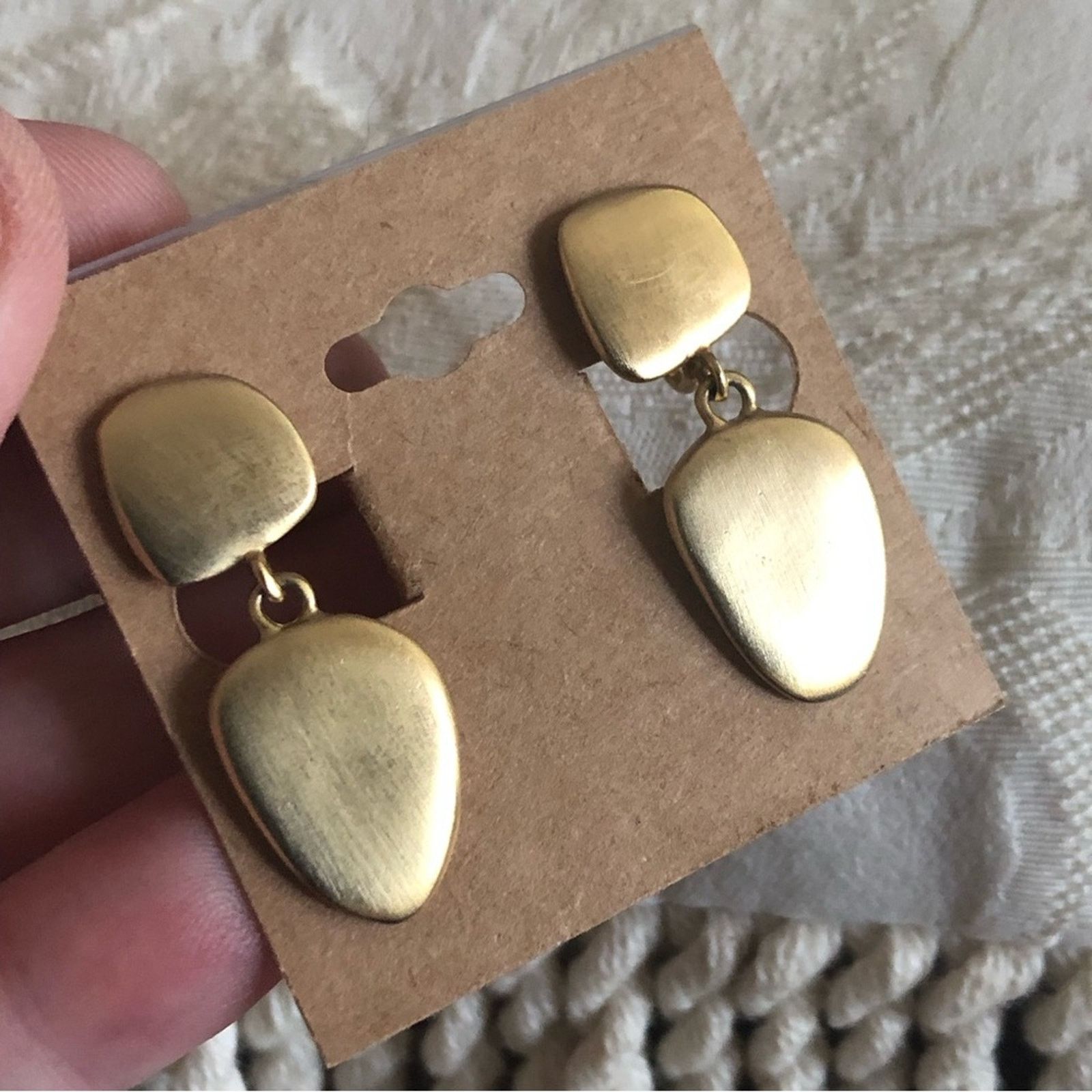 Vintage Vintage matte gold dangle clip on earrings Size ONE SIZE - 2 Thumbnail