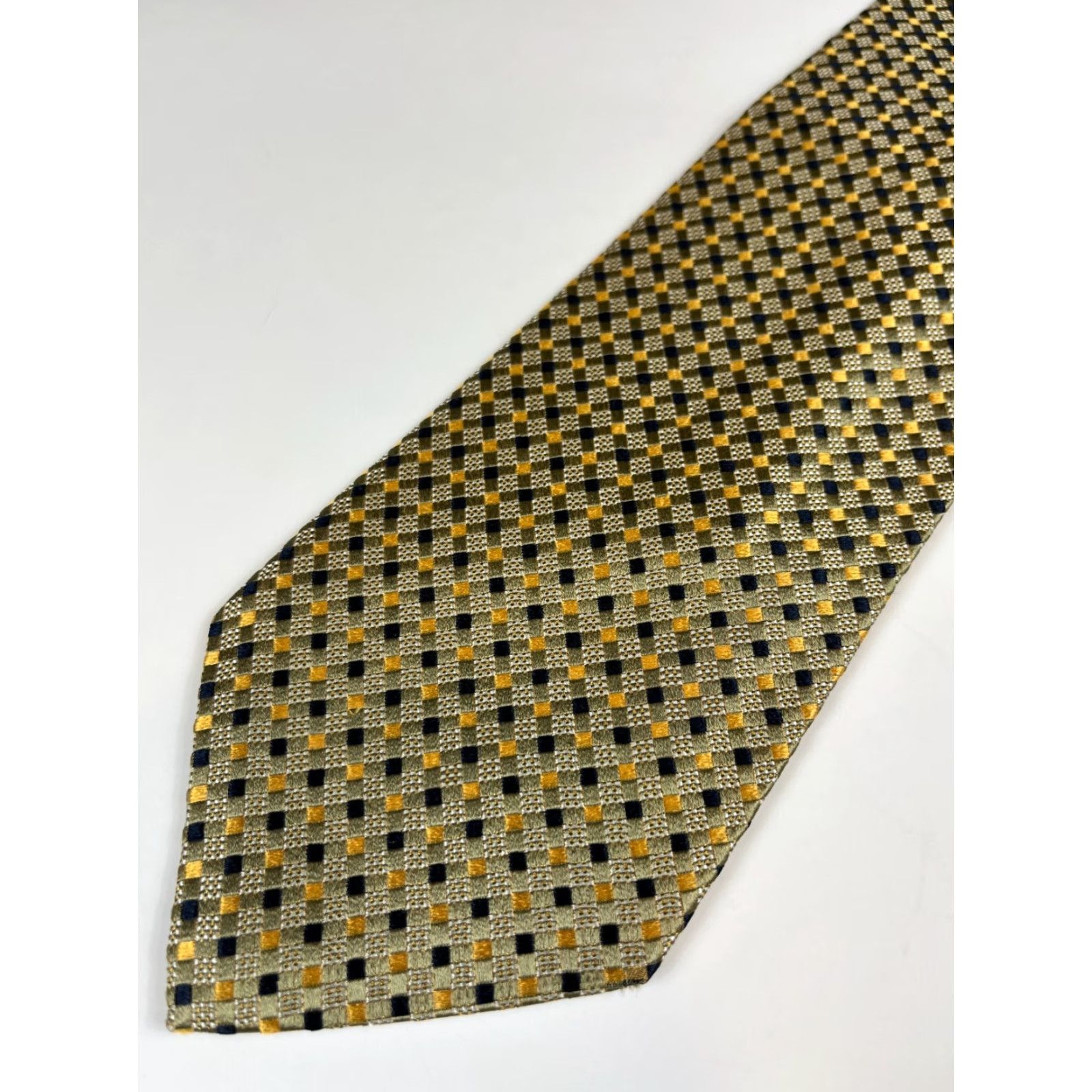 Ermenegildo Zegna VINTAGE Ermenegildo Zegna Silk Tie Geometric Men’s Gold Made in Italy 57"-60" Classic 3.75" Wide 100% Silk—Pre-owned in great condition Mens Size ONE SIZE - 4 Thumbnail