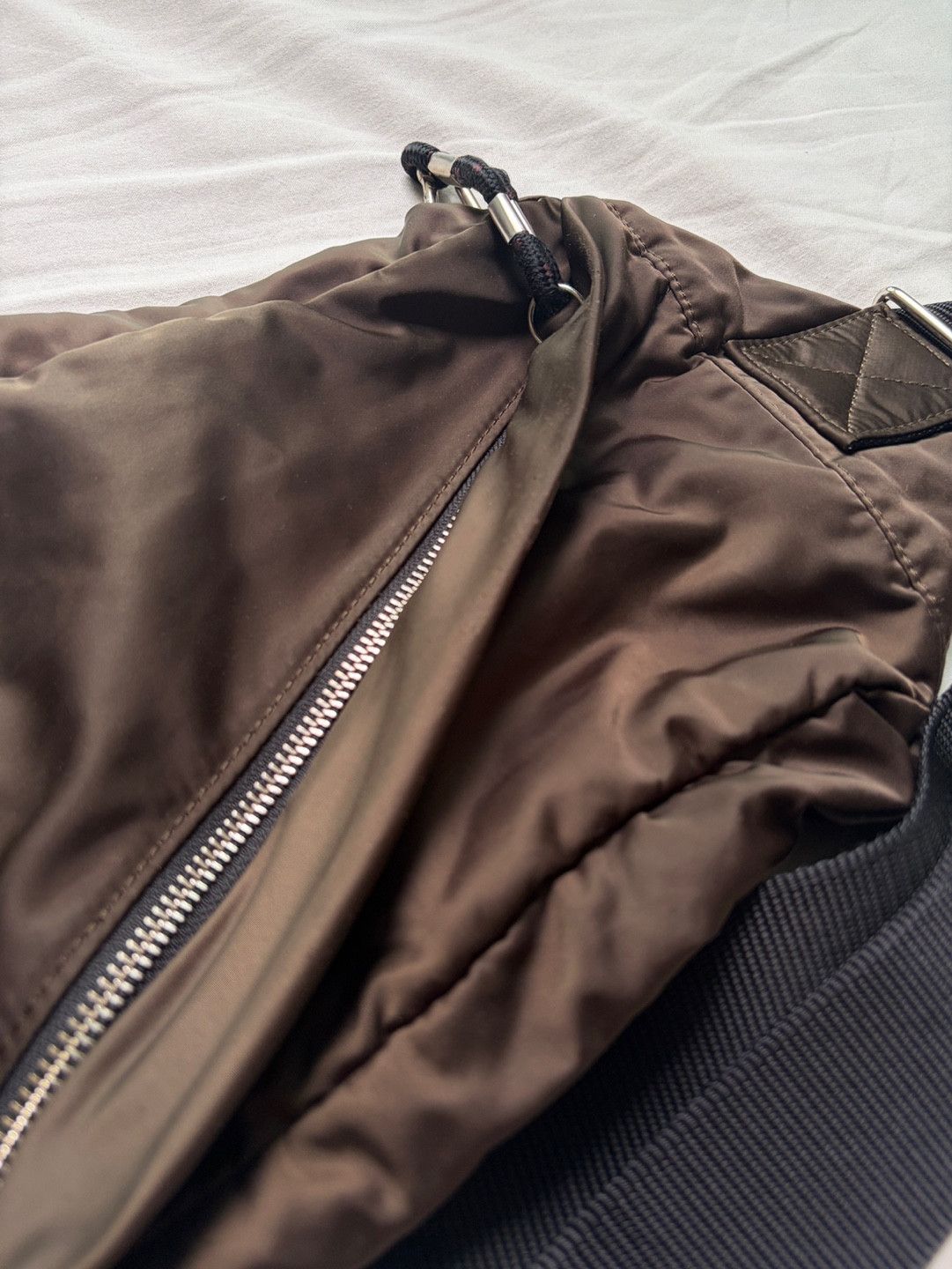 H&M H&M Studio FW17 MA-1 bomber sling bag Dark Olive Size ONE SIZE - 10 Thumbnail