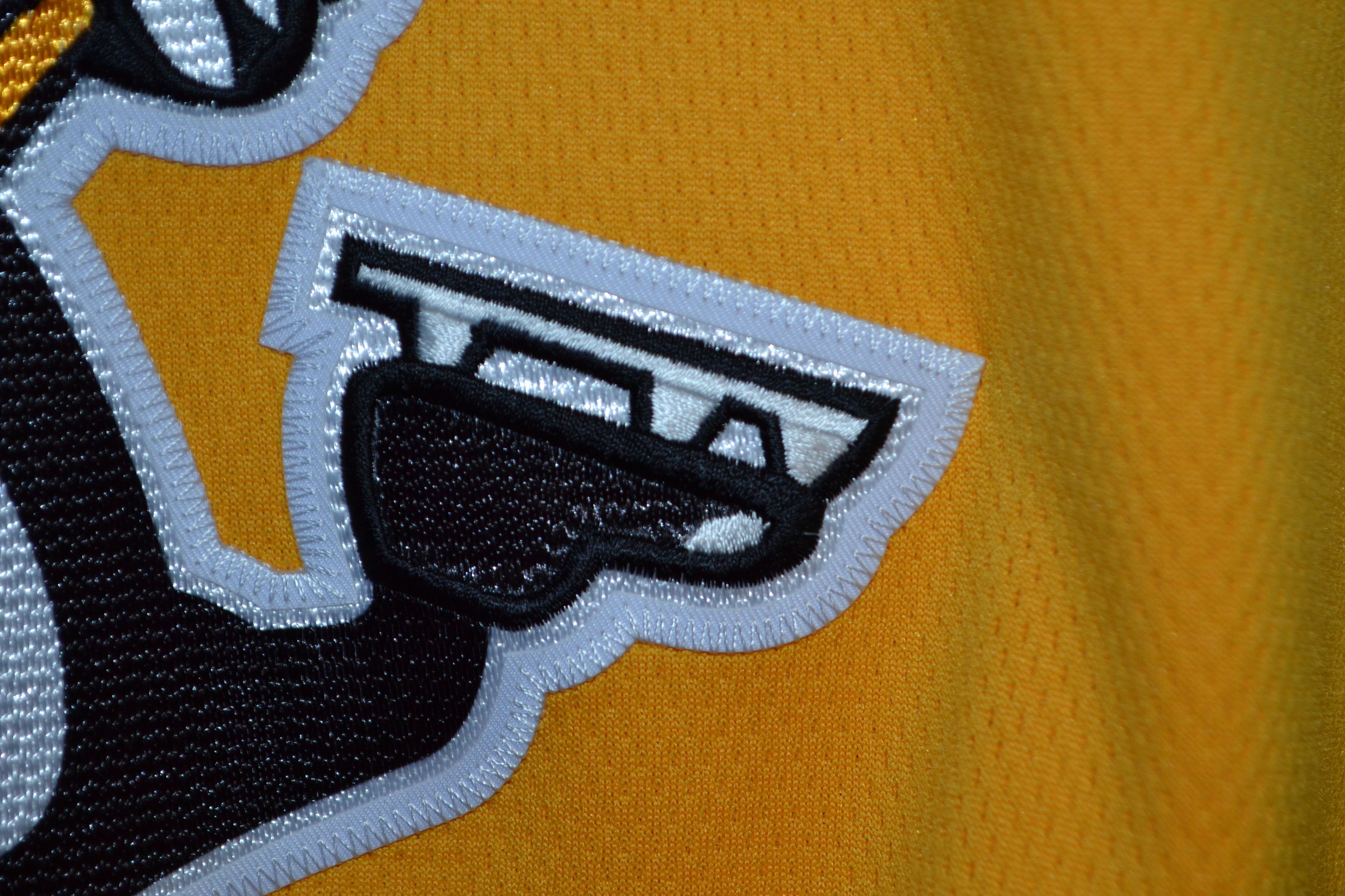 Vintage Pittsburg Penguins Fanatics Women's L Jersey Size L / US 10 / IT 46 - 9 Thumbnail