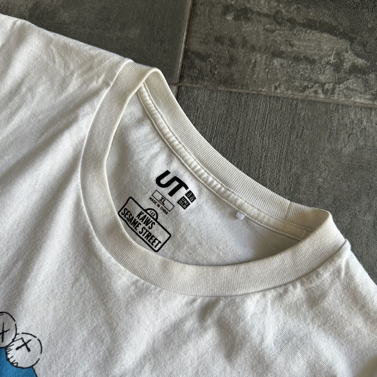 Band Tees Vintage T-shirts Uniqlo & Kaws Sesame Street Big Logo Band Size US XL / EU 56 / 4 - 4 Thumbnail
