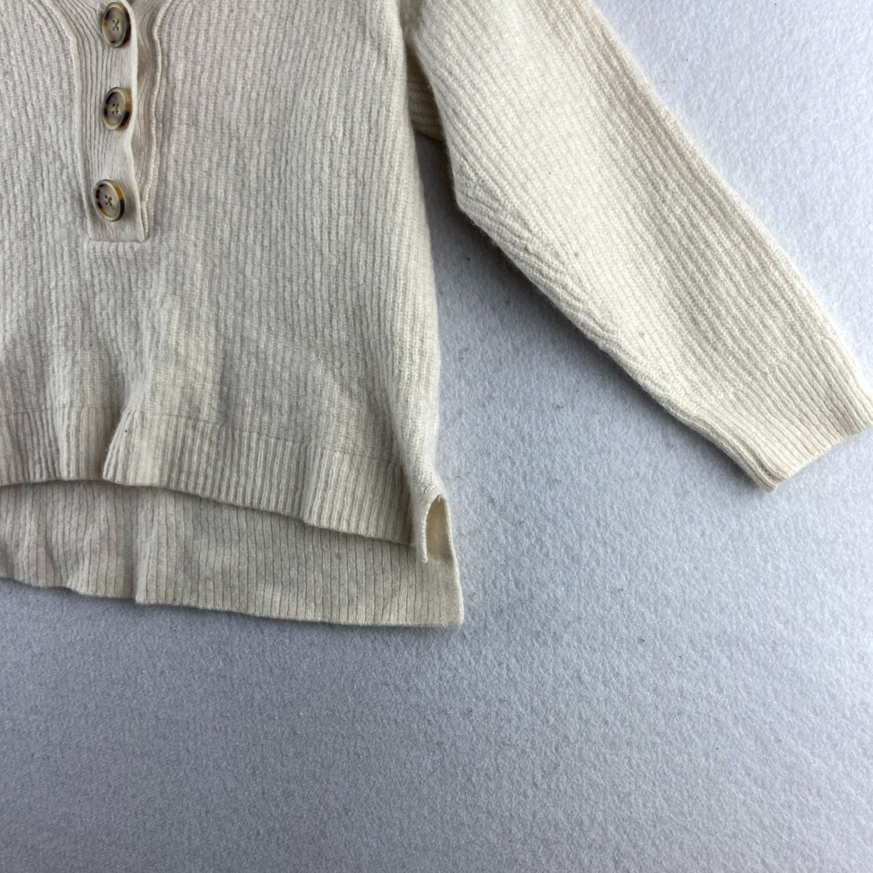 Madewell Madewell Wool Sweater Womens Small S Cream Pullover V-Neck Hi-Low Button Knit Wool Regular Solid Long Sleeve 1/2 Button Pullover Modern Fall Size S / US 4 / IT 40 - 6 Thumbnail
