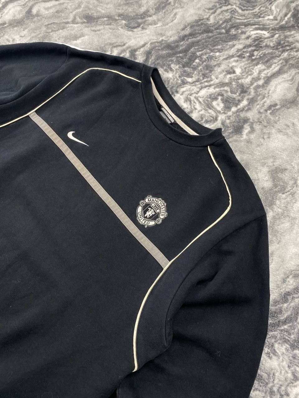 Nike Vintage Nike Manchester United Soccer Sweatshirt 2000s Men Size US L / EU 52-54 / 3 - 7 Thumbnail