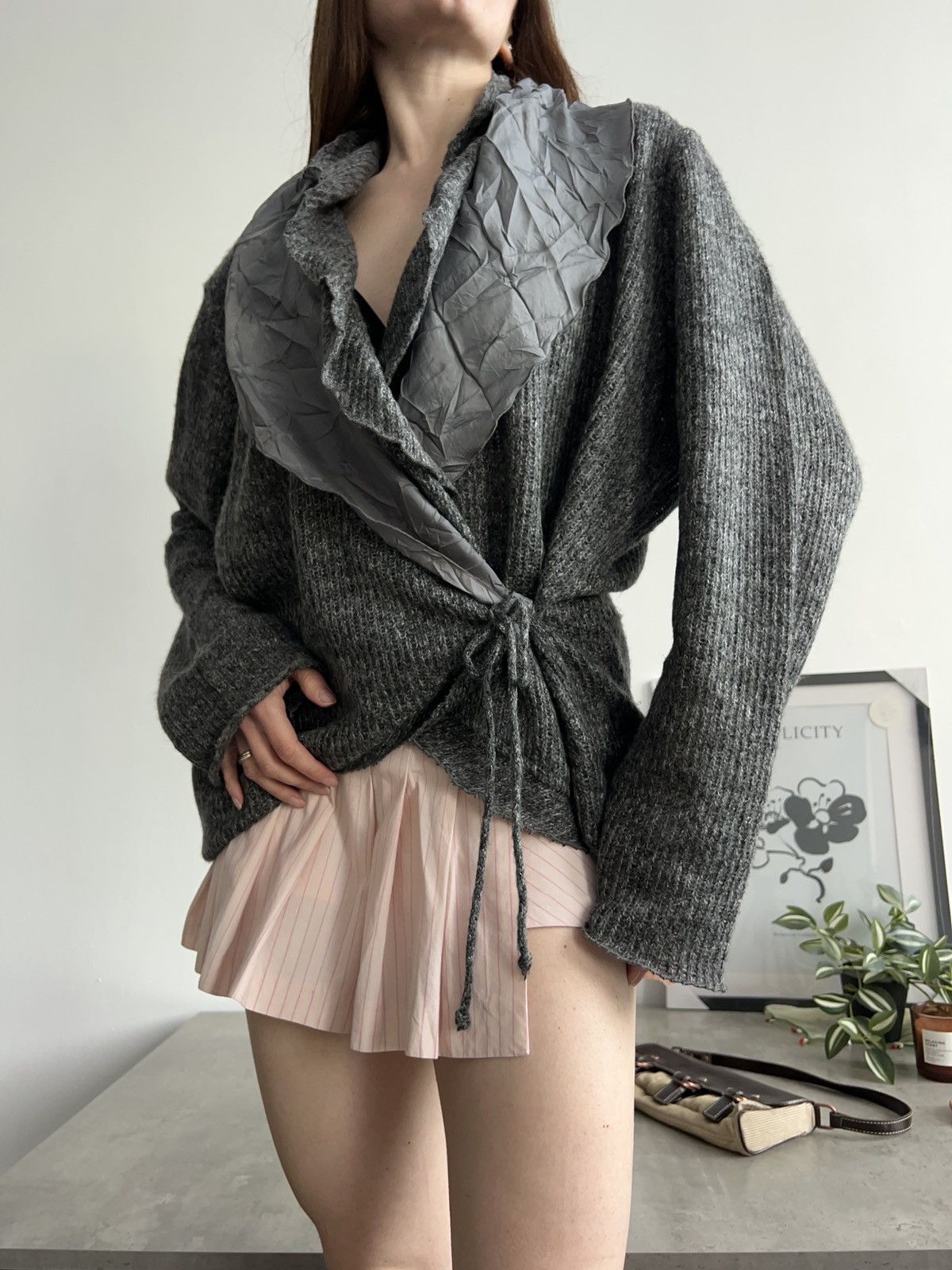 Vintage Vintage Gray Ruffle Beautiful Cardigan Cozy Retro Sweater Size XL / US 12-14 / IT 48-50 - 4 Thumbnail