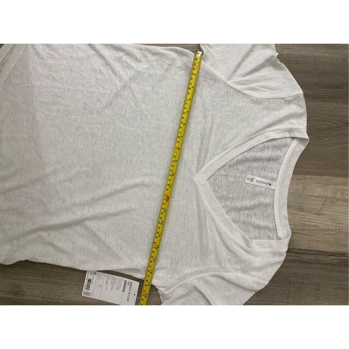 Athleta Athleta NWT BREEZY SCOOP V TEE in Bright White, Size Medium, Size M / US 6-8 / IT 42-44 - 7 Thumbnail