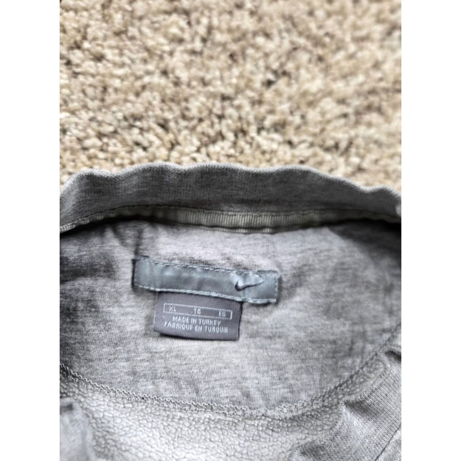 Nike VINTAGE Nike Sweatshirt Mens XL Gray Crewneck Fleece Pullover Mini Swoosh Y2K Size US XL / EU 56 / 4 - 7 Thumbnail