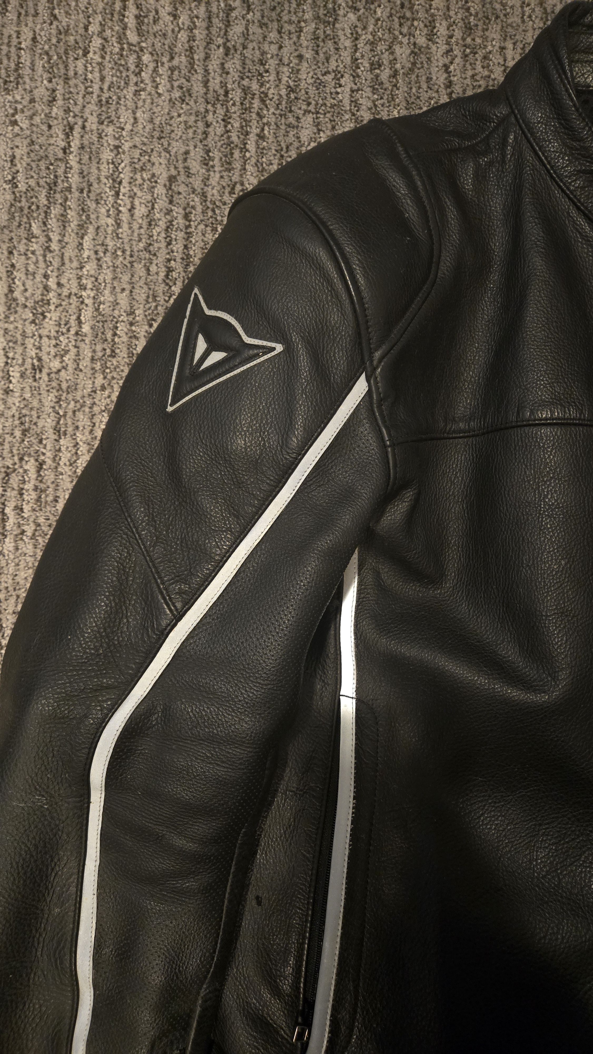Dainese MENS LEATHER MOTORCYCLE JACKET Size US XL / EU 56 / 4 - 6 Thumbnail