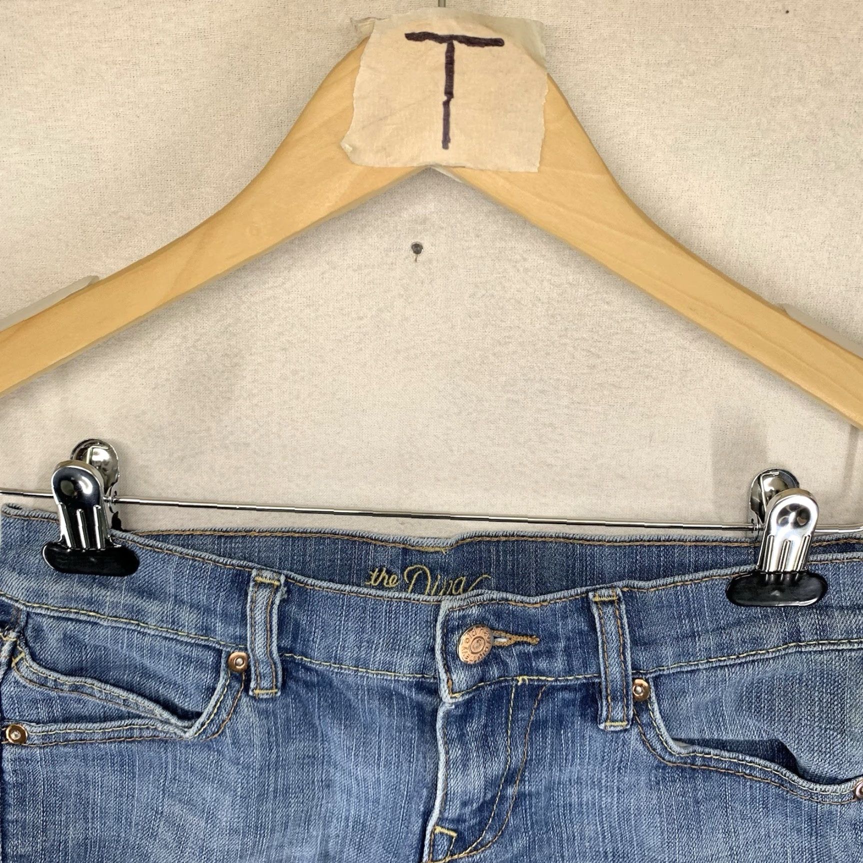 Old Navy Old Navy The Diva Shorts Women's 0 Blue Denim 29in 2in Inseam Flat Front Zip 5-Pocket Stretch Bohemian Casual Summer Festival Beach Vibes Size 25" / US 0 / IT 36 - 5 Thumbnail