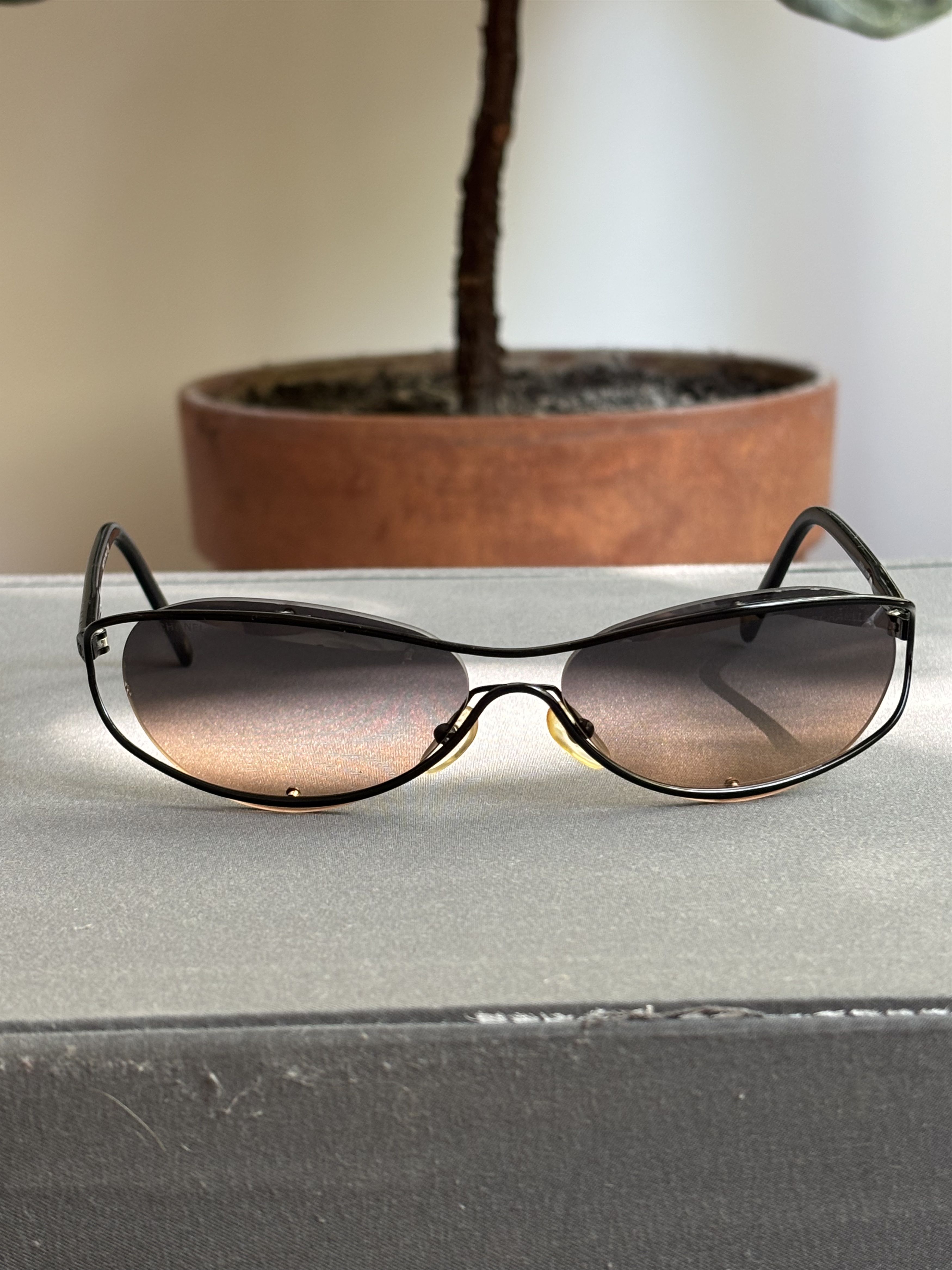 Chanel CHANEL Sunglasses 4020 Rimless Rhinestone 4017 Shields Size ONE SIZE - 1 Thumbnail