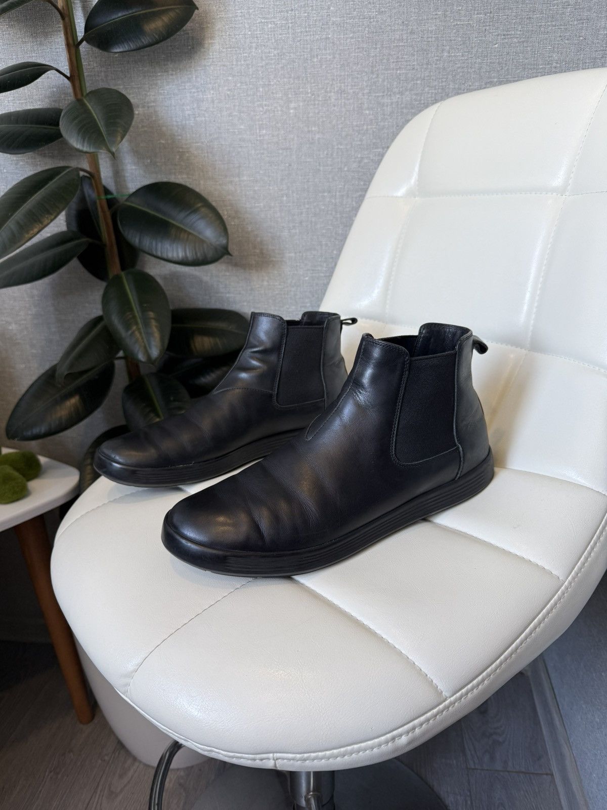 Prada Prada Black Leather Chelsea Boots Ankle Elastic Panel Shoes Size US 8.5 / EU 41-42 - 1 Thumbnail