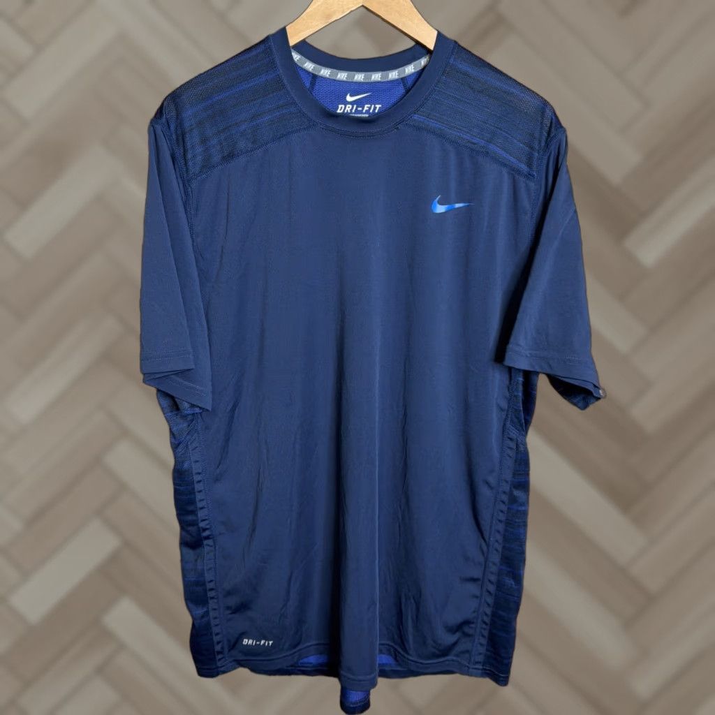 Nike VINTAGE Nike Dri-Fit Fitted Athletic Shirt BLUE XL Mens Size US XL / EU 56 / 4 - 1 Thumbnail