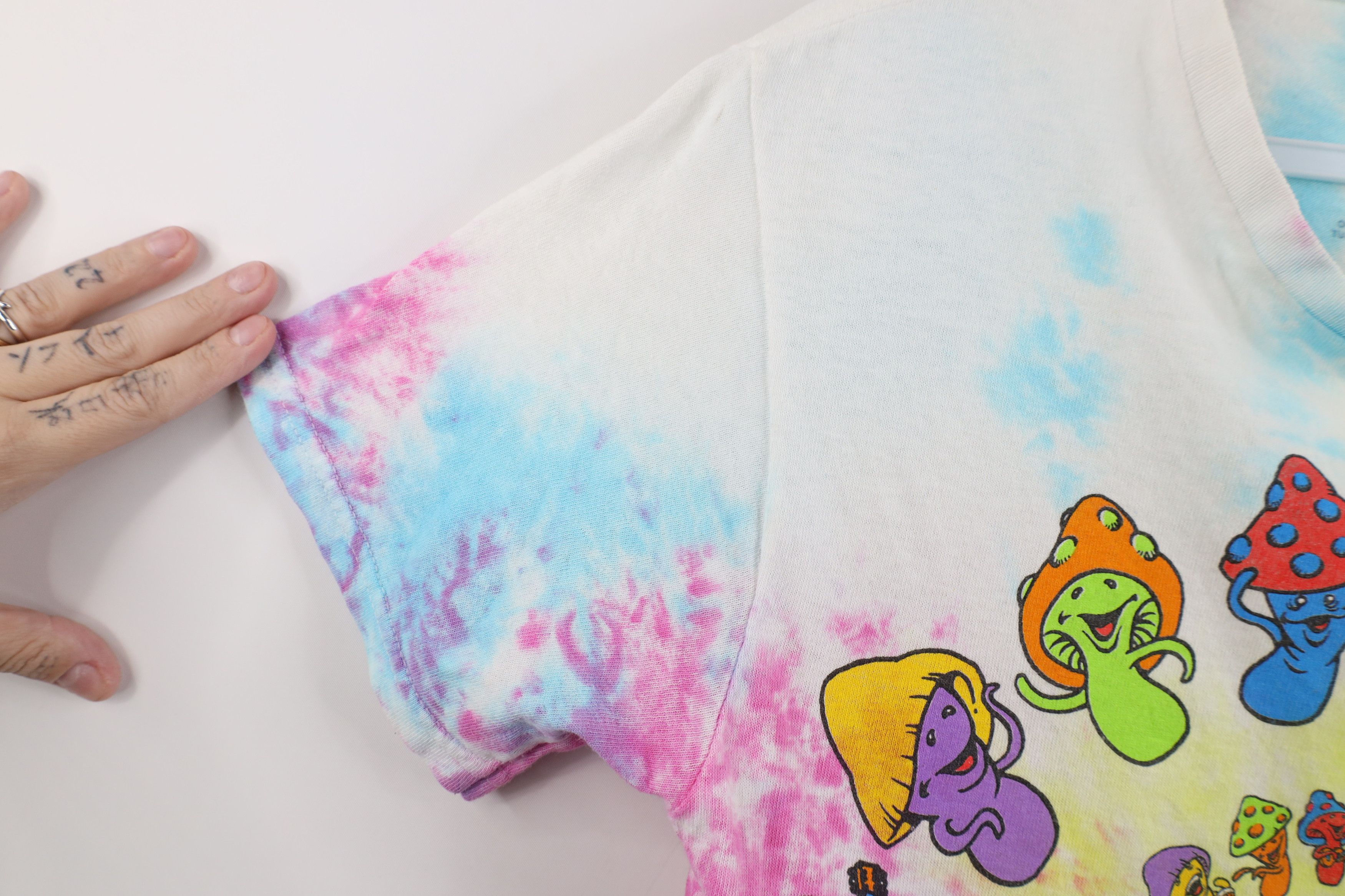Liquid Blue Vintage Y2K Liquid Blue Mushroom Tie Dye Acid Wash T-Shirt Size S / US 4 / IT 40 - 7 Thumbnail