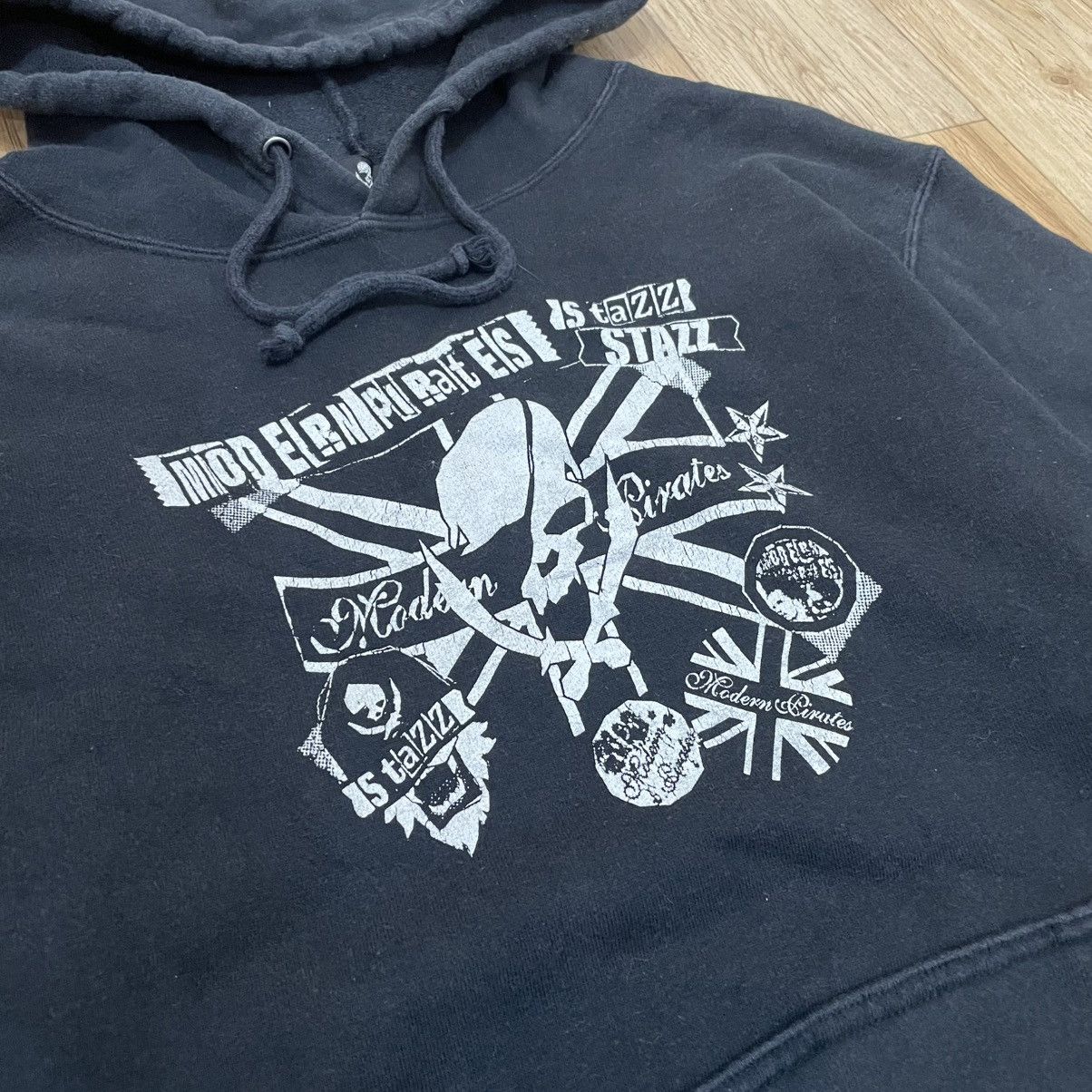 Japanese Brand Modern Pirates Seditionaries Style Skull Graphic Hoodie Size US M / EU 48-50 / 2 - 2 Thumbnail