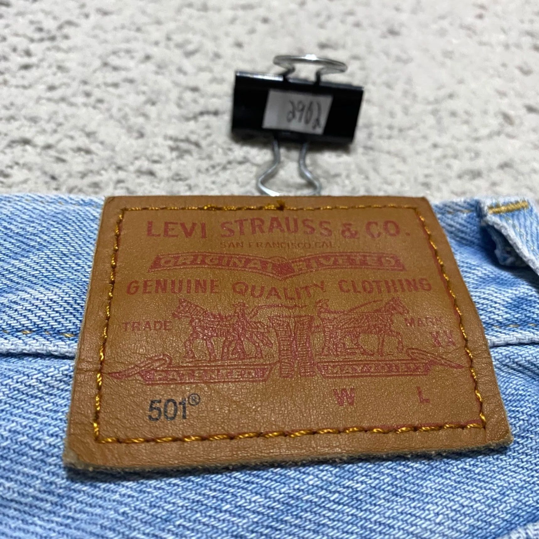 Levi's Levi's 501 Jeans Shorts Blue Denim Medium Wash Cut-Off Inseam 2" Womens Size 28 Shorts Structured Pockets 5-Pocket Design Modern Classic Mens? Wait Size 28" / US 6 / IT 42 - 3 Thumbnail