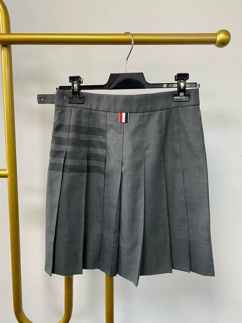 Thom Browne THOM BROWNE Pleated Skirt Size 40 2502-Nextarrow Size 26" / US 2 / IT 38 - 2 Thumbnail
