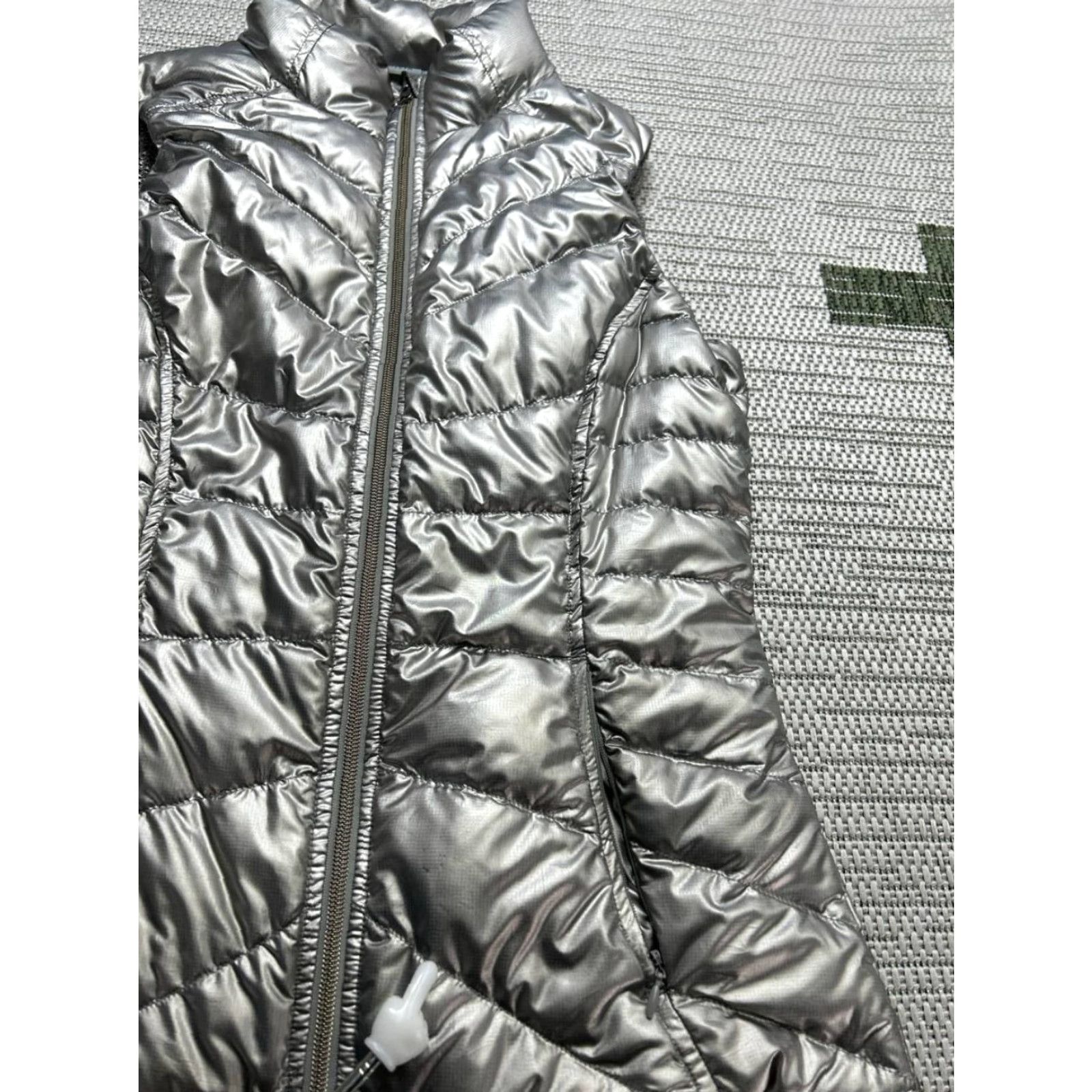 Athleta Athleta Vest Womens Small Silver Down Insulated Full Zip Puffer Shirt Womens Short Sleeve? Size S / US 4 / IT 40 - 6 Thumbnail