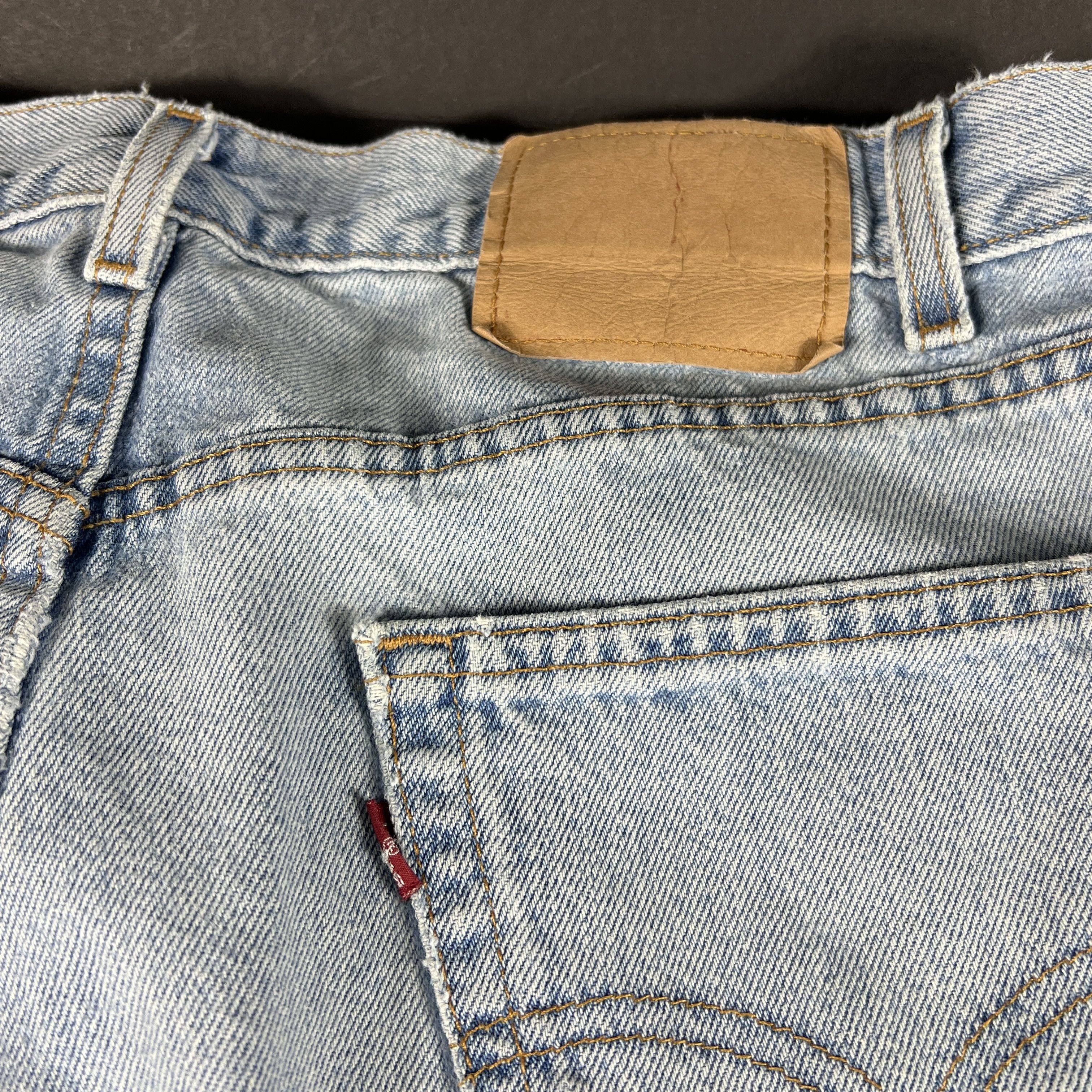 Levi's × Vintage Y2K Levi's Jeans 550 Relaxed Light Blue Faded Cotton Denim Size US 35 - 15 Thumbnail